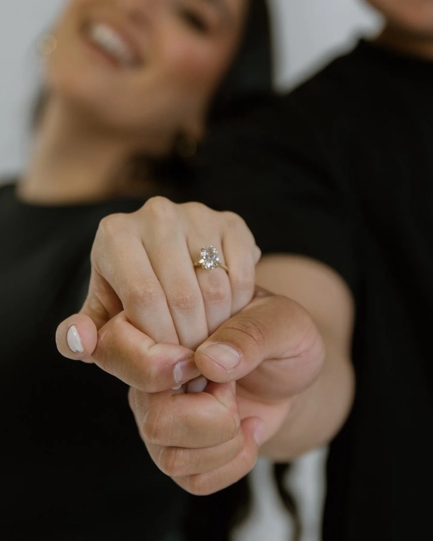 A love story like no other 💍 She arrived thinking she was the lucky winner of a giveaway&hellip; little did she know her fianc&eacute; had planned the sweetest surprise proposal. Her reaction was everything, she had no idea! 

Una historia de amor c