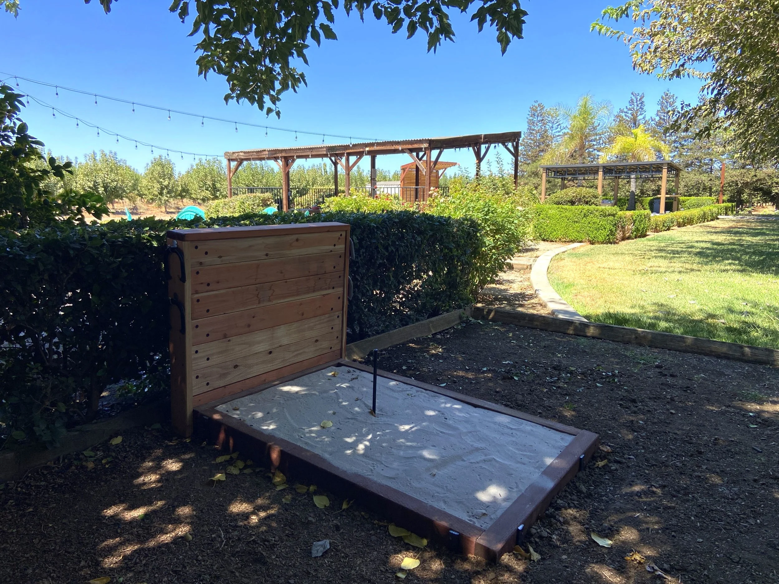 cherry-blossom-villa-horseshoe-pit.JPG