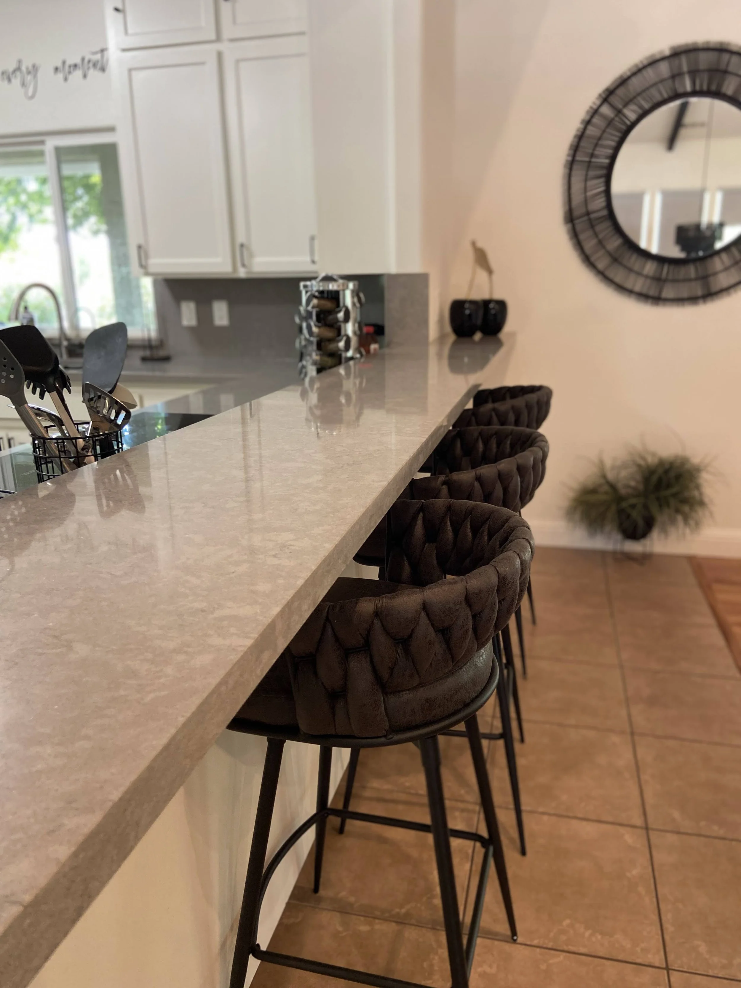 breakfast-bar-3-stools.jpg