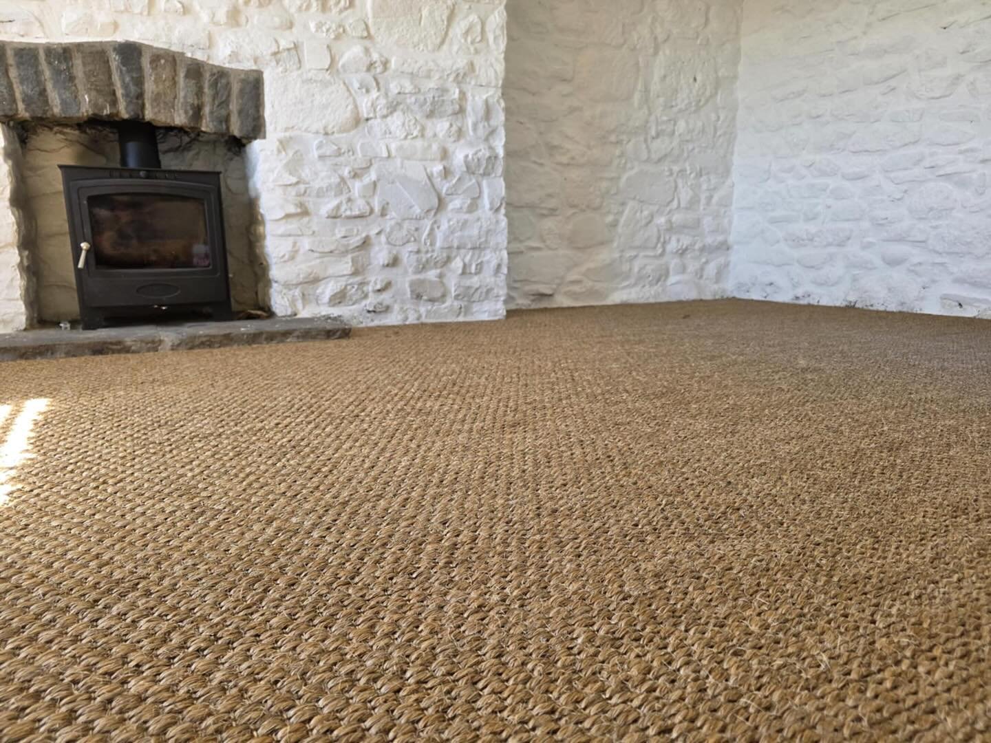 Recent install of @alternativeflooring Sisal Bubbleweave in a charming property. Love this look. Keeping it natural. Part two coming soon&hellip;. #smallshopbigchoice #sisal #rustichomedecor
