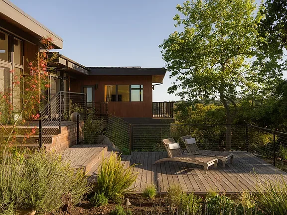 An image of Gibraltar Road.