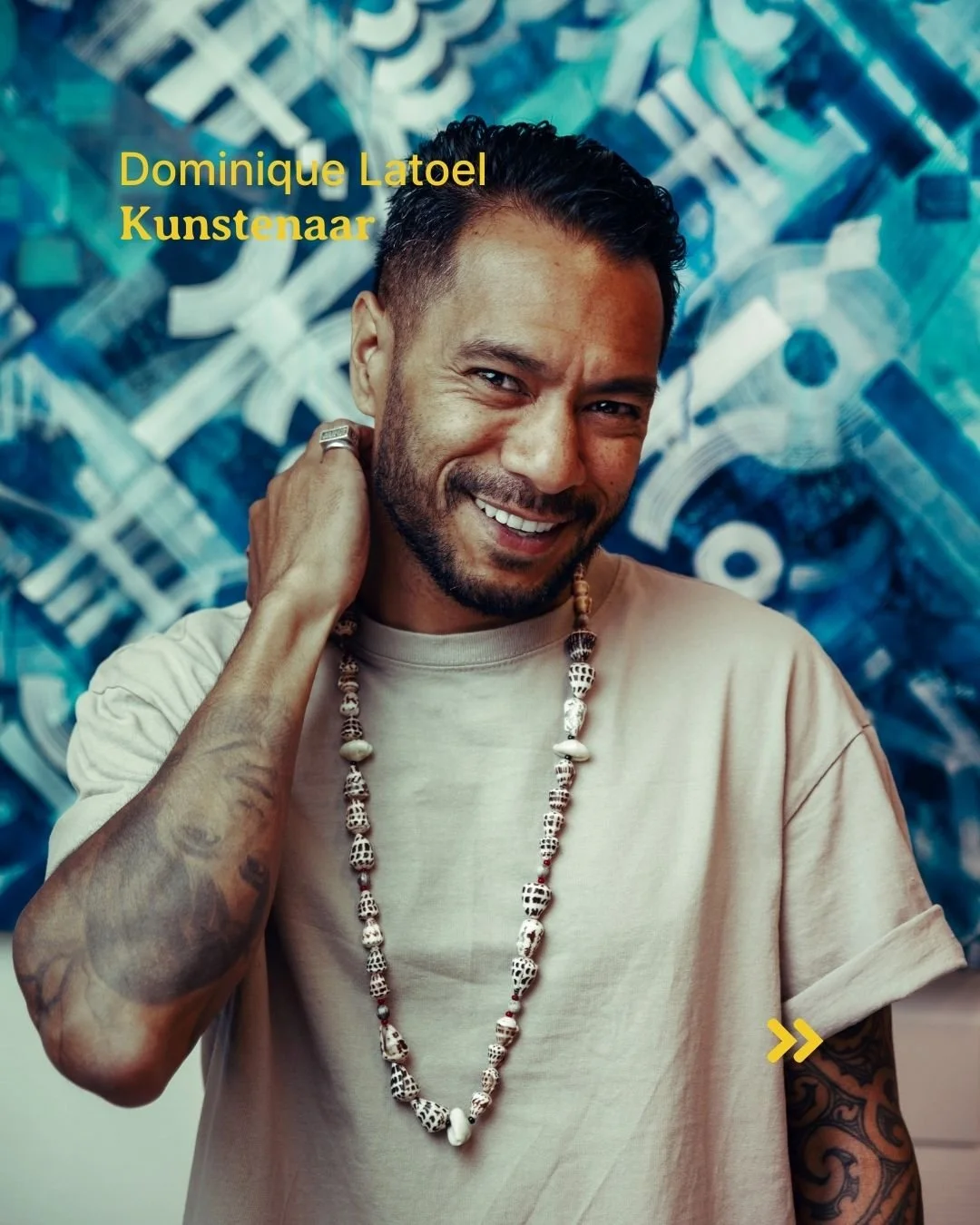 Ontmoet hedendaagse kunstenaar Dominique Latoel! Dominique doet als creative mee aan het project Changing the Narrative van Mondi.

Zijn werk beweegt zich op het snijvlak van abstract expressionisme, geometrische vormen en symbolische lagen die verwi