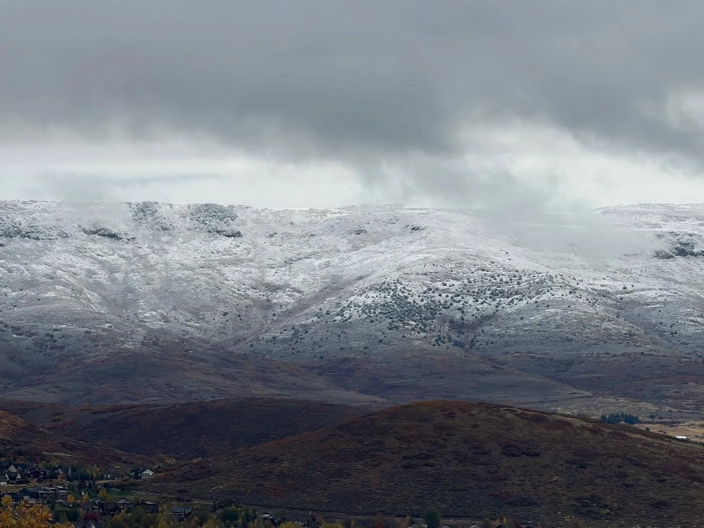 Heber Valley woke up a little different shade this morning after a night of steady rain and fresh snow. The trails behind UVU, Jordanelle Ridge, and Dutch Hollow are covered in white. A quiet reminder that winter’s just around the corner. Follo