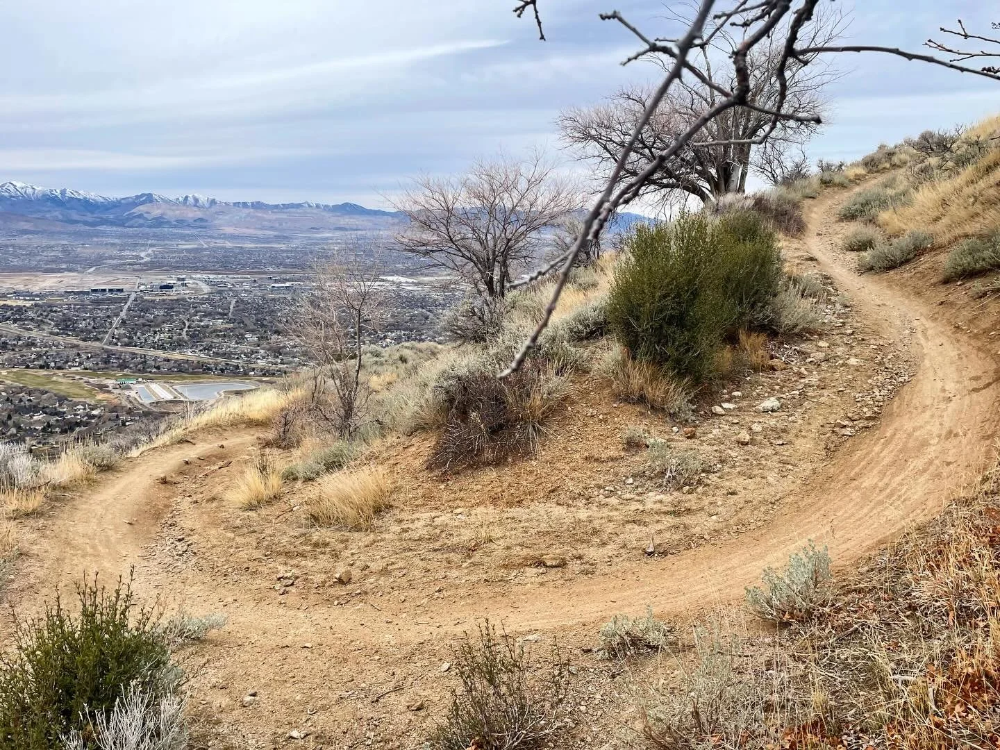 🚧TRAIL STATUS🚧 
Heber and Midway trails are muddy and variable. ***IF we happen to get a hard freeze over night, you can get some before it thaws. Otherwise, Corner Canyon trails are 👌 @drapercitytrailsandopenspace