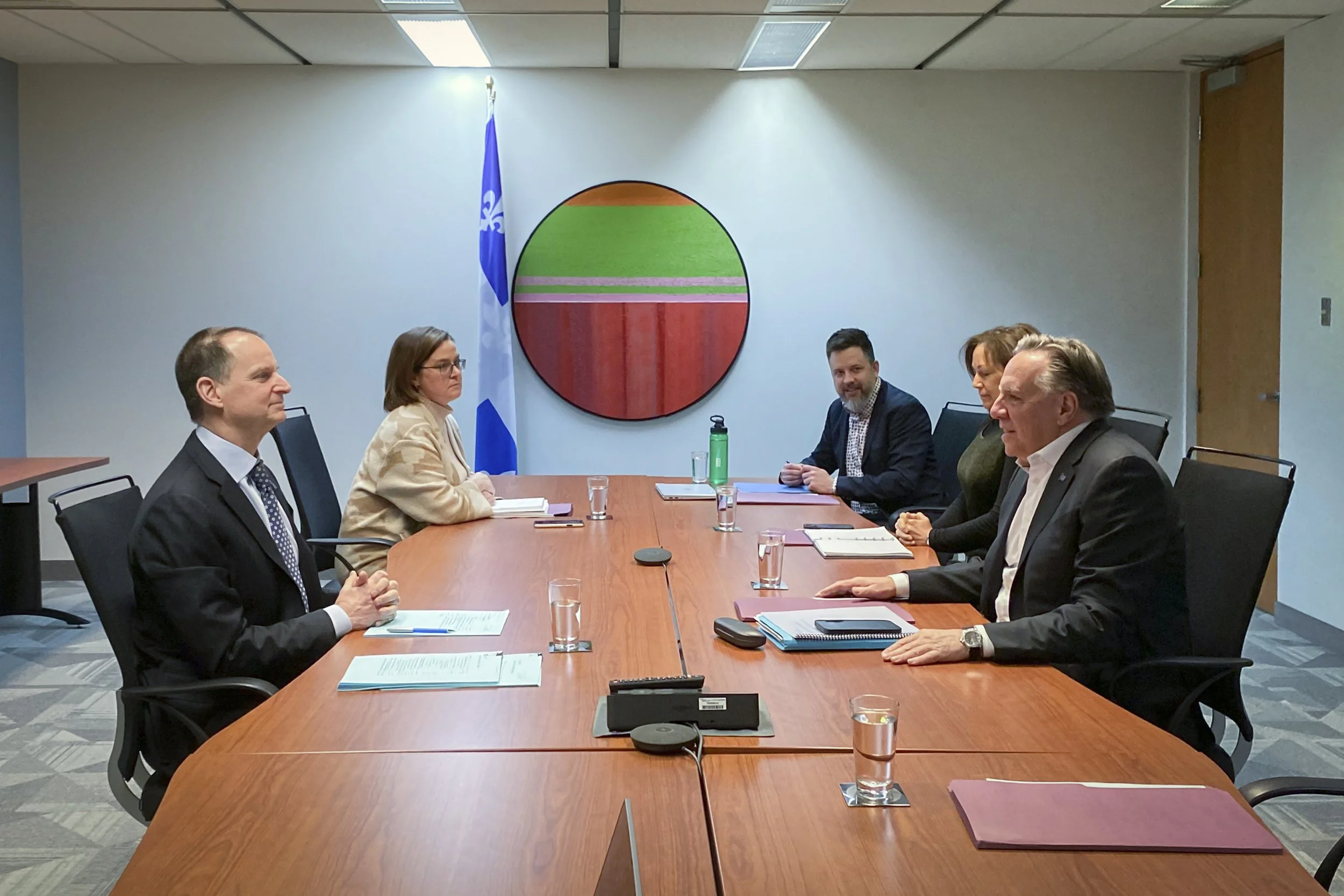 Québec revoit son régime fiscal : investissements, tabac et soutien familial ciblés