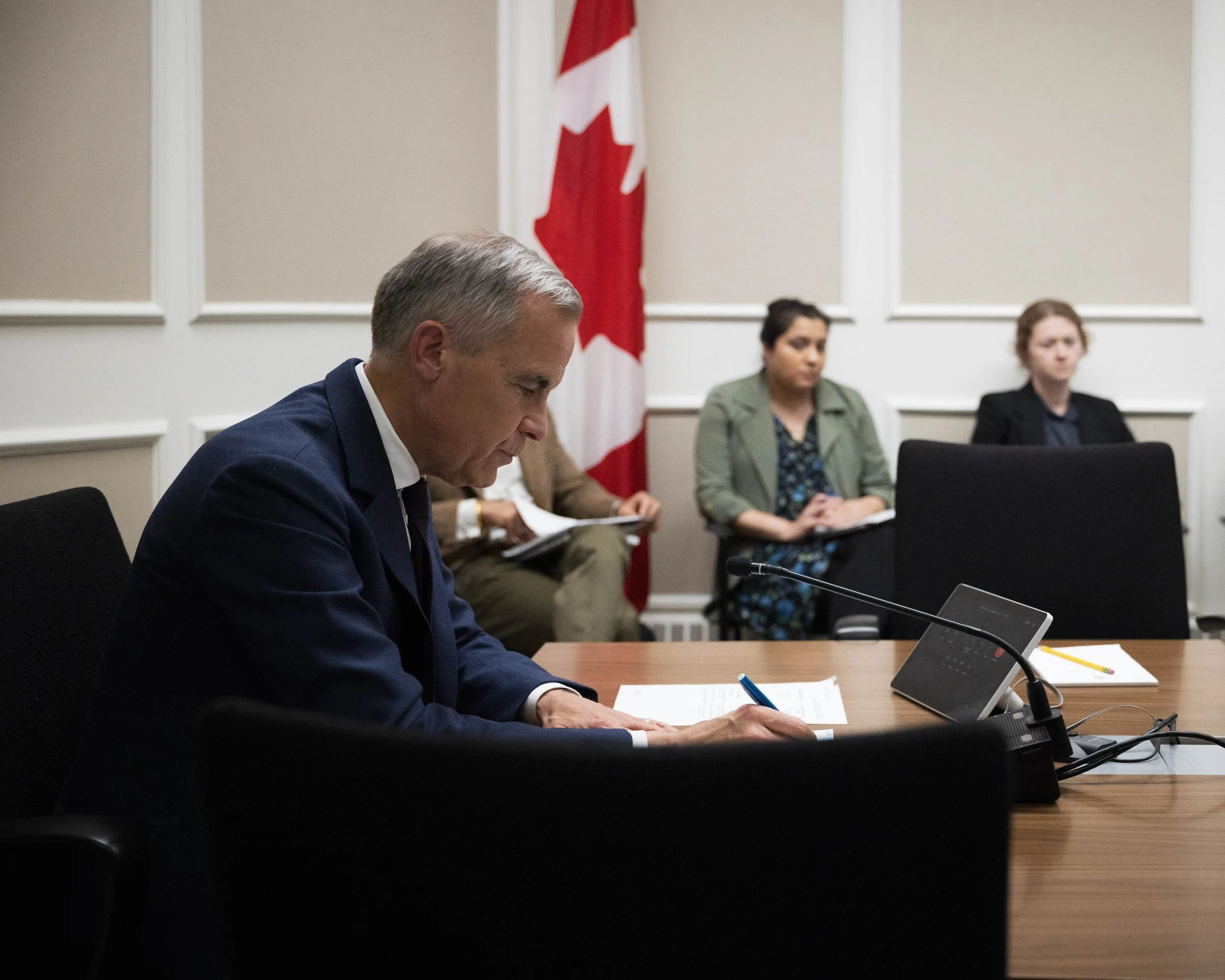 Ottawa suspend la norme sur les ventes de véhicules électriques jusqu’en 2026