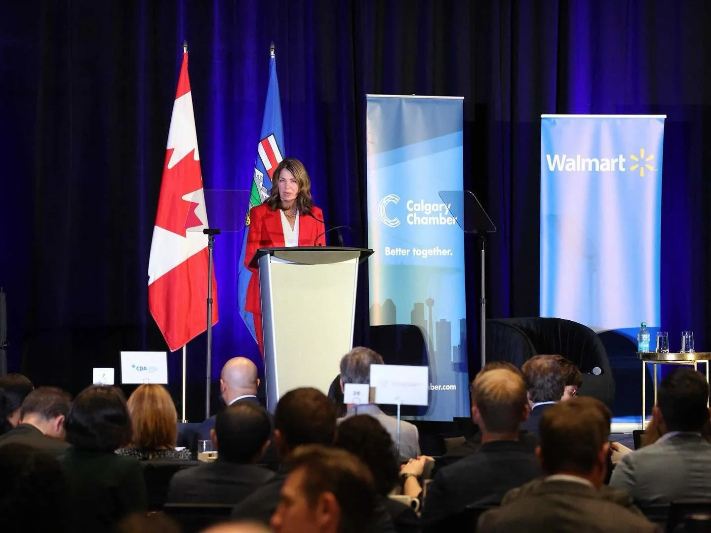 L’Alberta envisage la clause dérogatoire pour protéger ses lois trans contestées