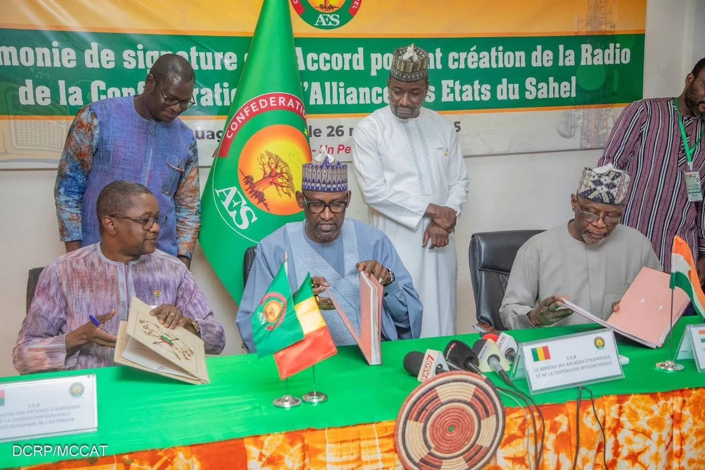 Confédération AES : Signature d’un accord pour la création d’une radio confédérale