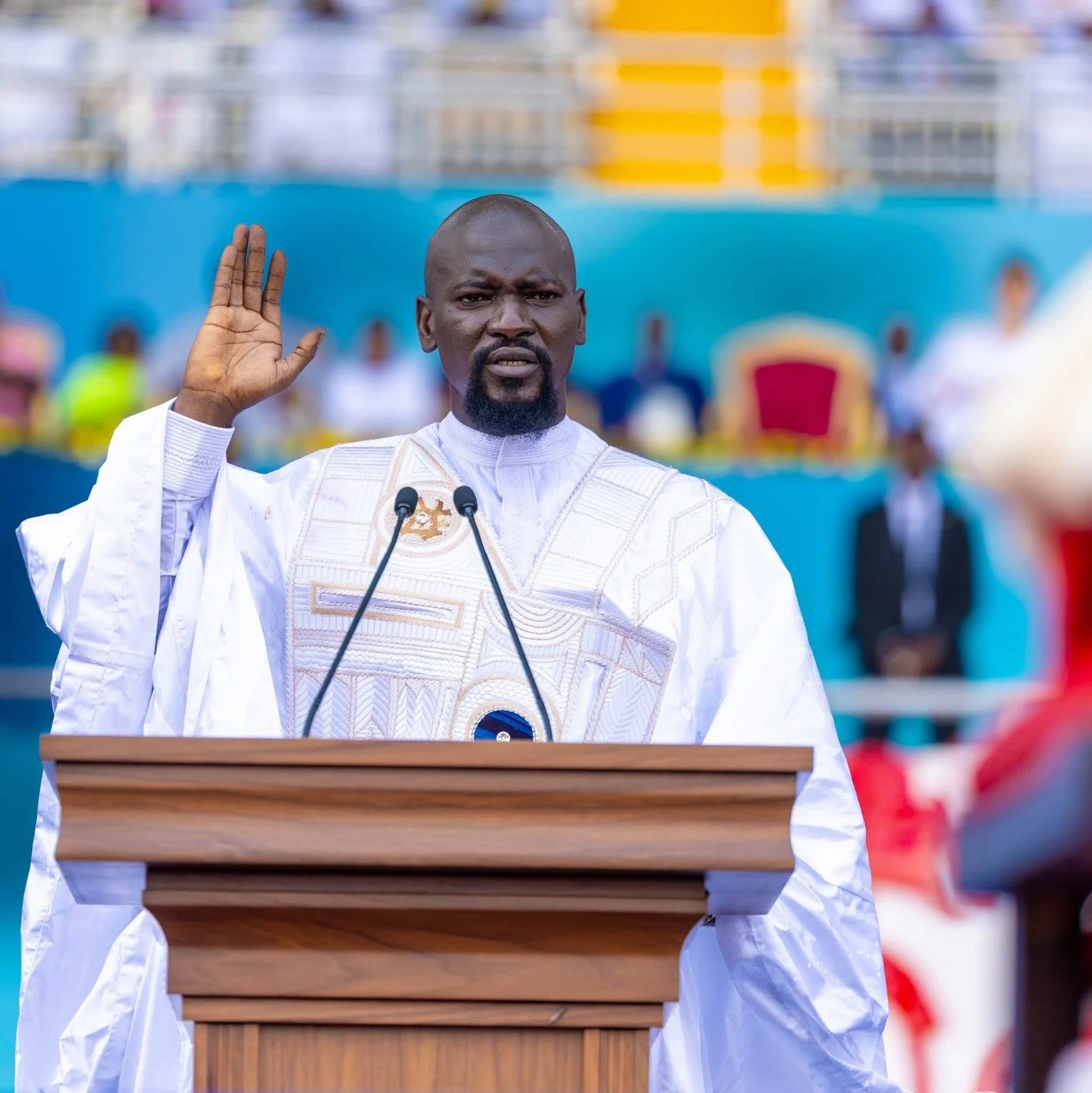 Guinée : Mamadi Doumbouya, du putsch à la présidence consacrée