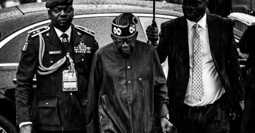 Nigeria : tentative de coup d’État contre Tinubu confirmée, seize officiers inculpés