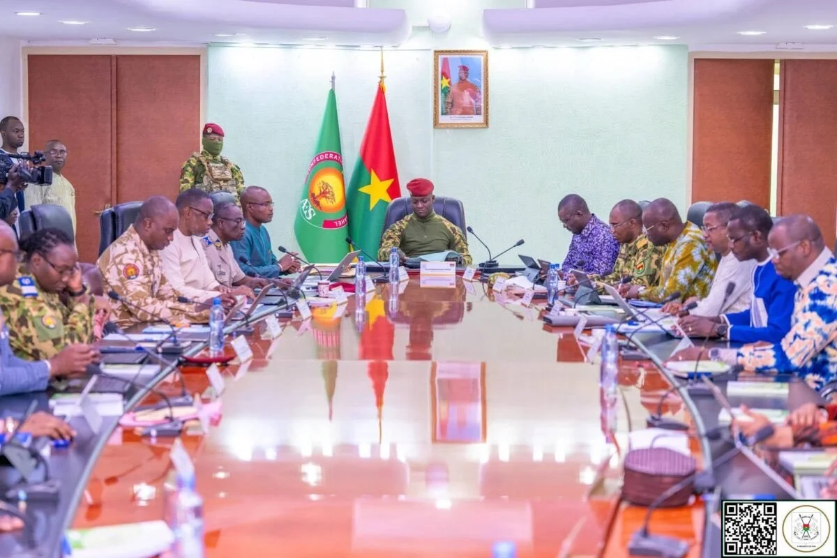 Burkina Faso : dissolution des partis politiques et lancement d’un plan de développement à 36 000 milliards FCFA