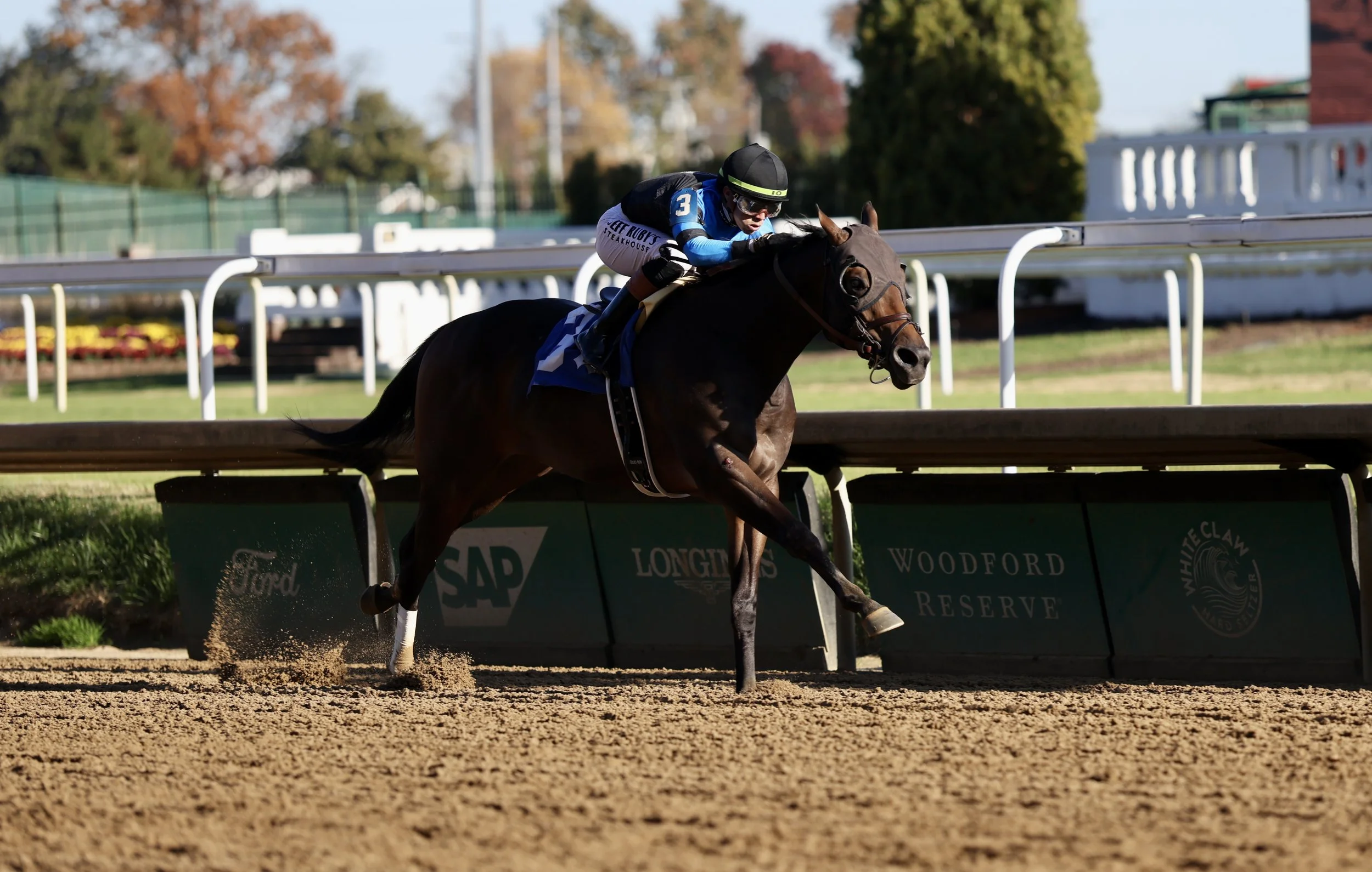  Awesome Hawaiian wins on debut at Churchill Downs 