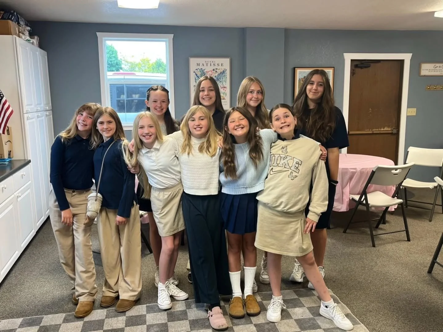 Last art class of the year! 🎨🖼

These students have been the biggest blessing. We celebrated with a special breakfast and read the book &ldquo;Katie&rsquo;s Picture Show&rdquo; before ending with some games. 

#classicaleducation #arteducation #hom