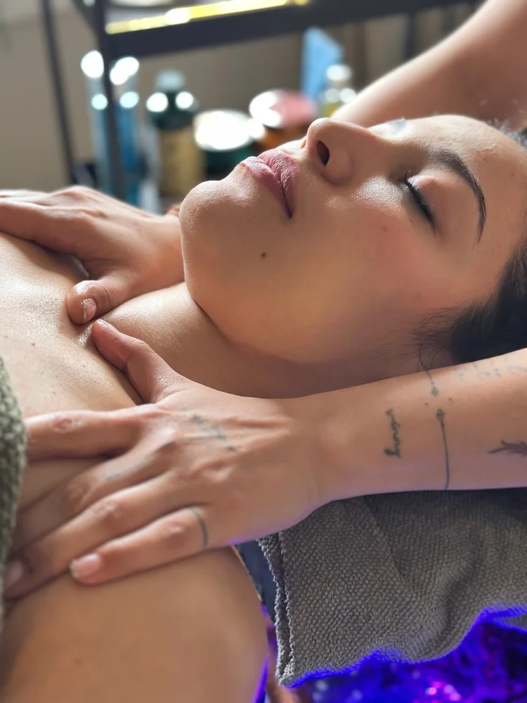Selkähieronta Aura Beautyssa
