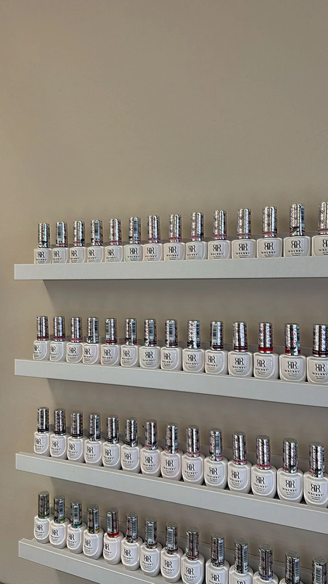 Värivalikoimamme - Aura Beauty