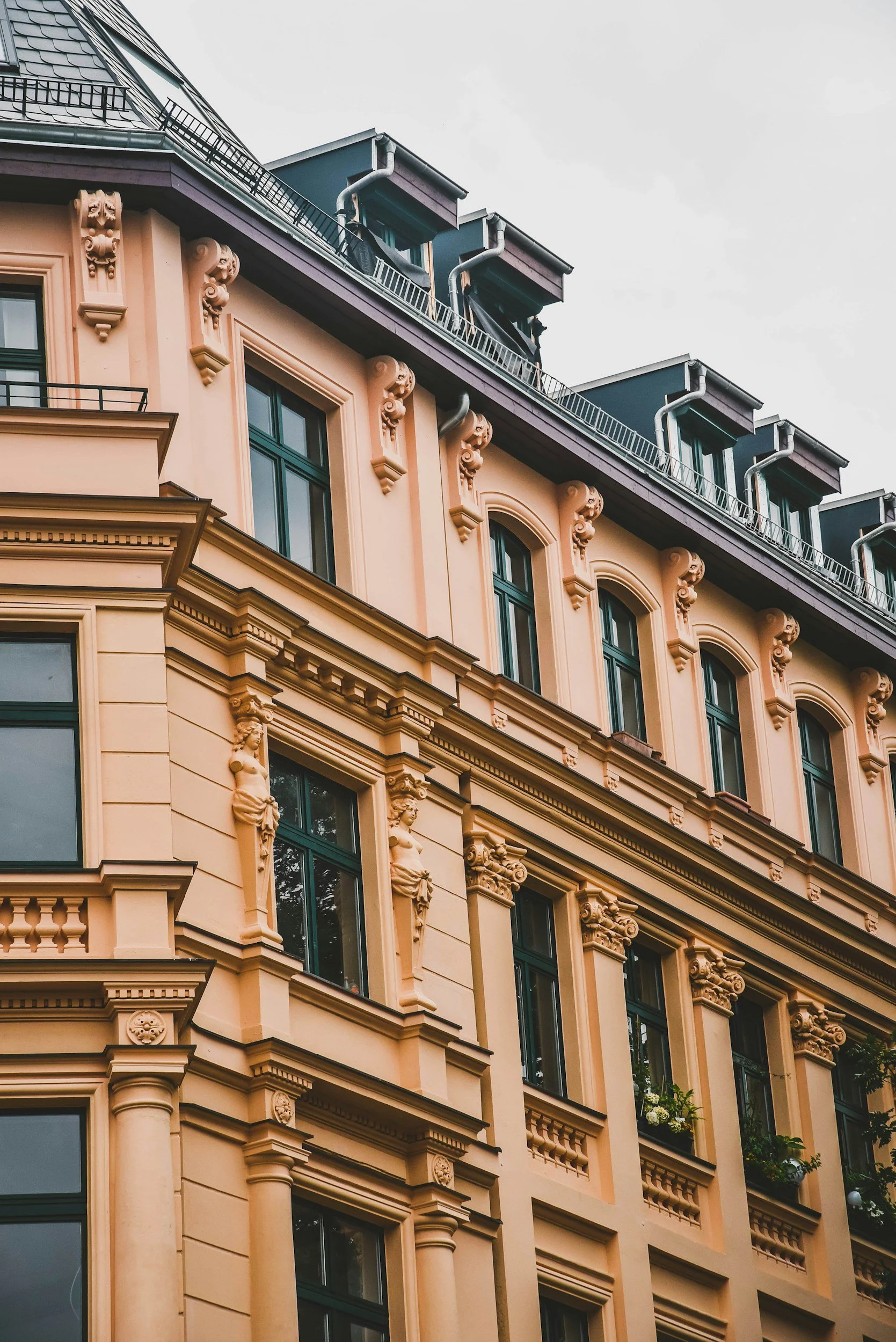       
  
     Two Questions to Ask of Any Family Office   Independence and ownership are not the same thing.  The label "family office" has expanded to describe a wide range of arrangements — many of them sound, some of them not. Two questions, aske