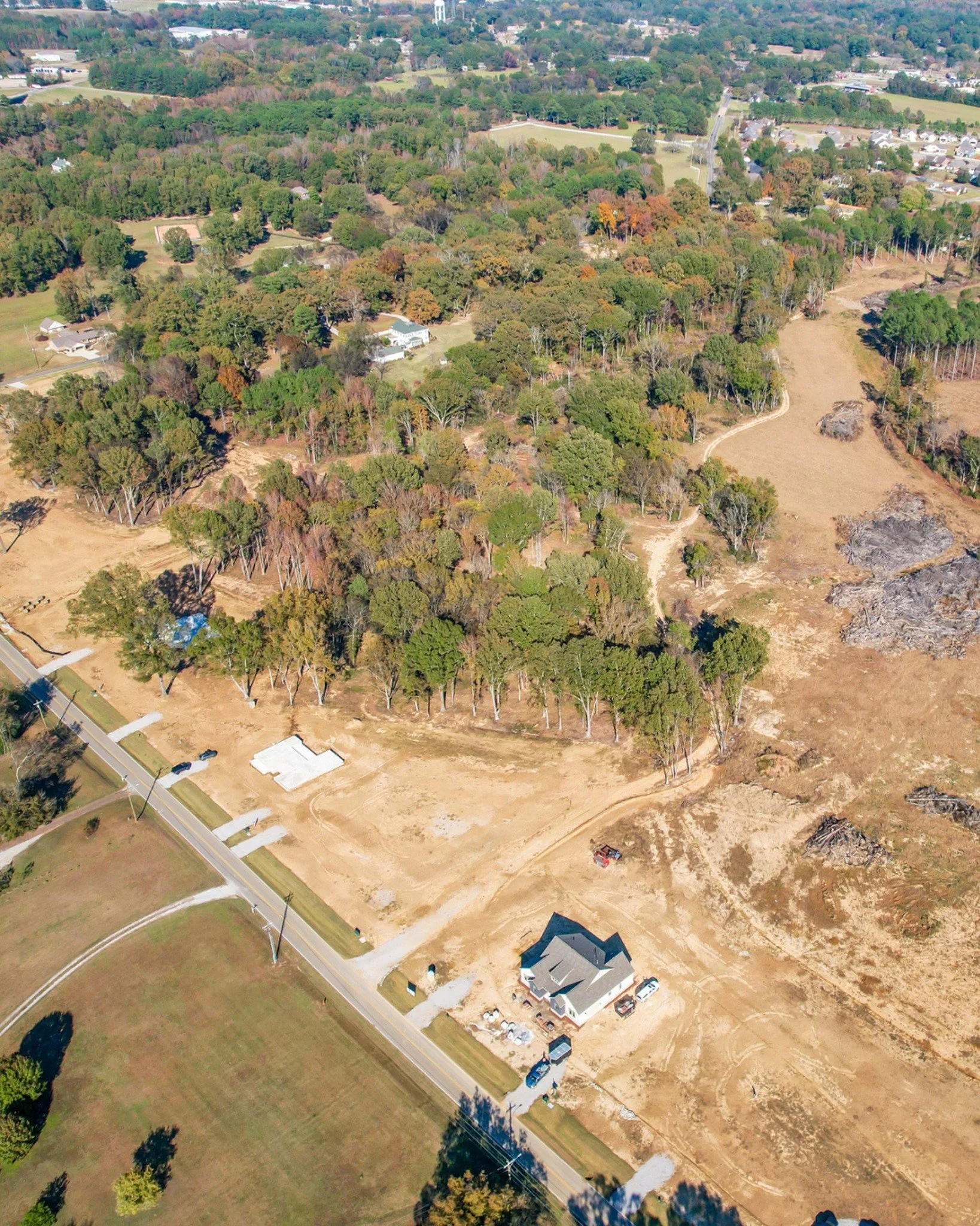 🏡Surrounded by nature and only minutes from everything &mdash; your ideal homesite is waiting for you at Double Gate!

Surrounded by trees and minutes from everything, our subdivision offers elegant and spacious porches, lush landscaping, sidewalks,