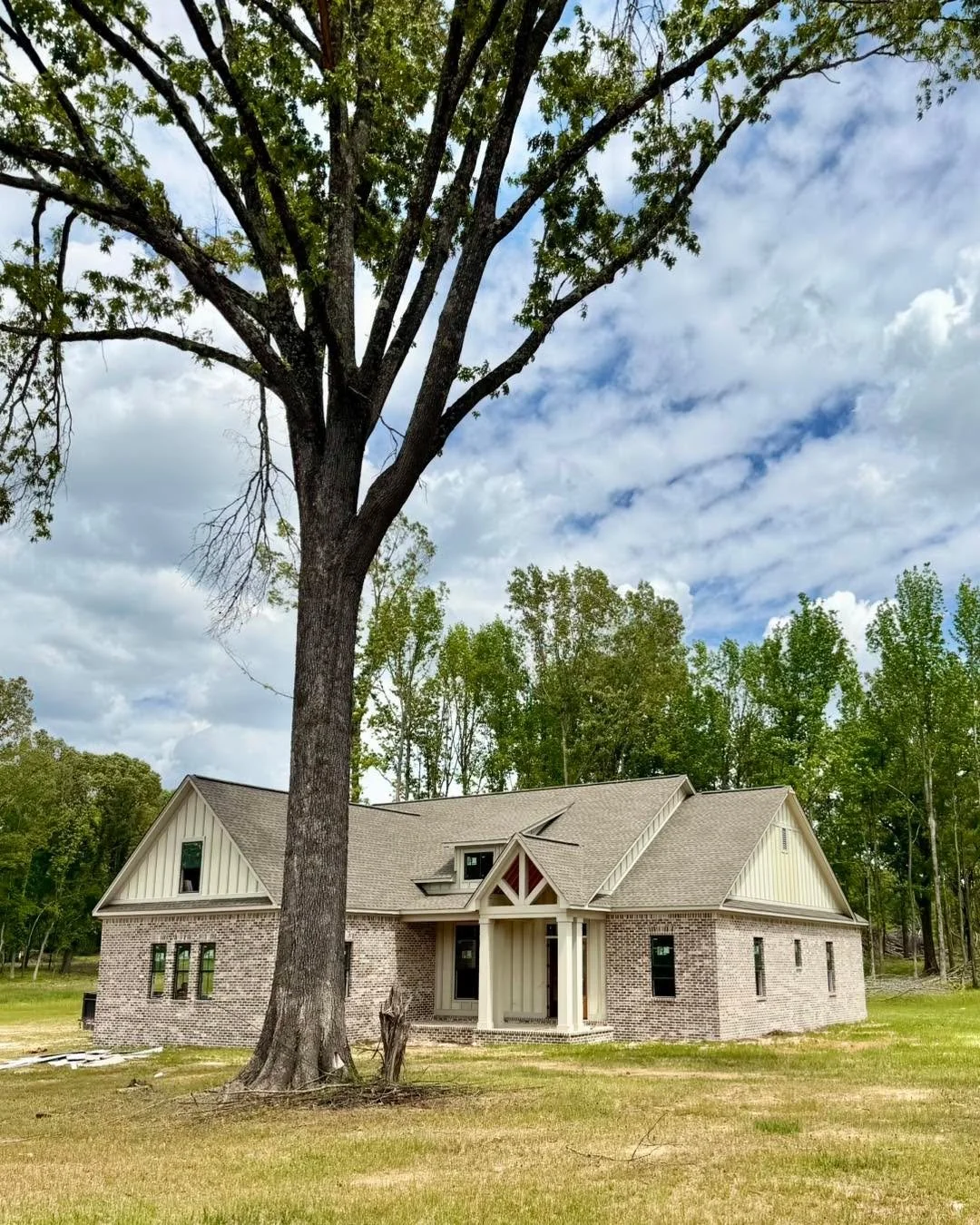 Progress is happening fast at Double Gate!🎉🛠️

Lot 11 (pictured) is getting close to complete! 

Lot 14 is moving right along with doors and trim going in, and the concrete for the driveway, sidewalk, and back porch will be poured this week! 

And 