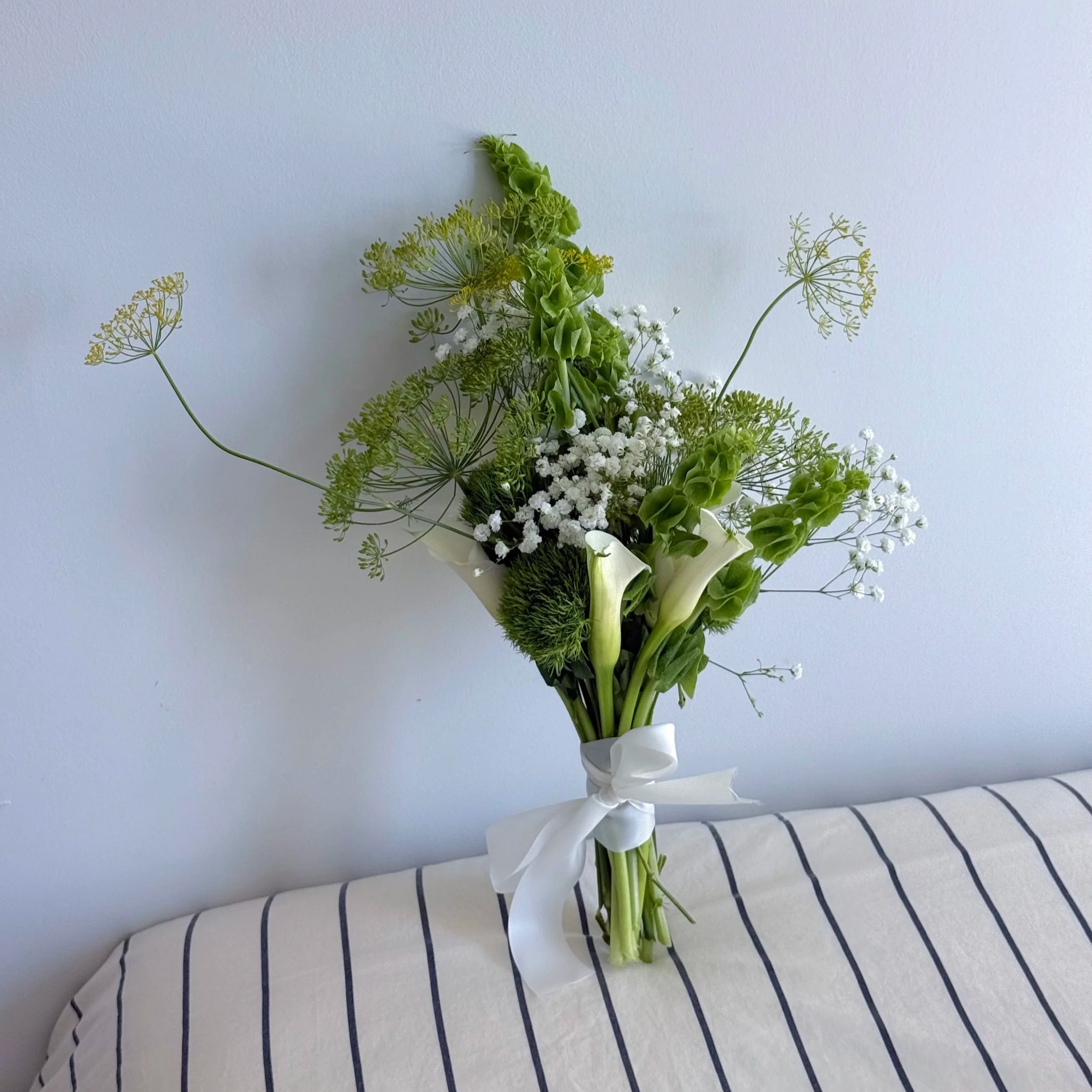 Green Whisper
Like a walk under tall trees — calm, refreshing, and just enough to reset your breath.