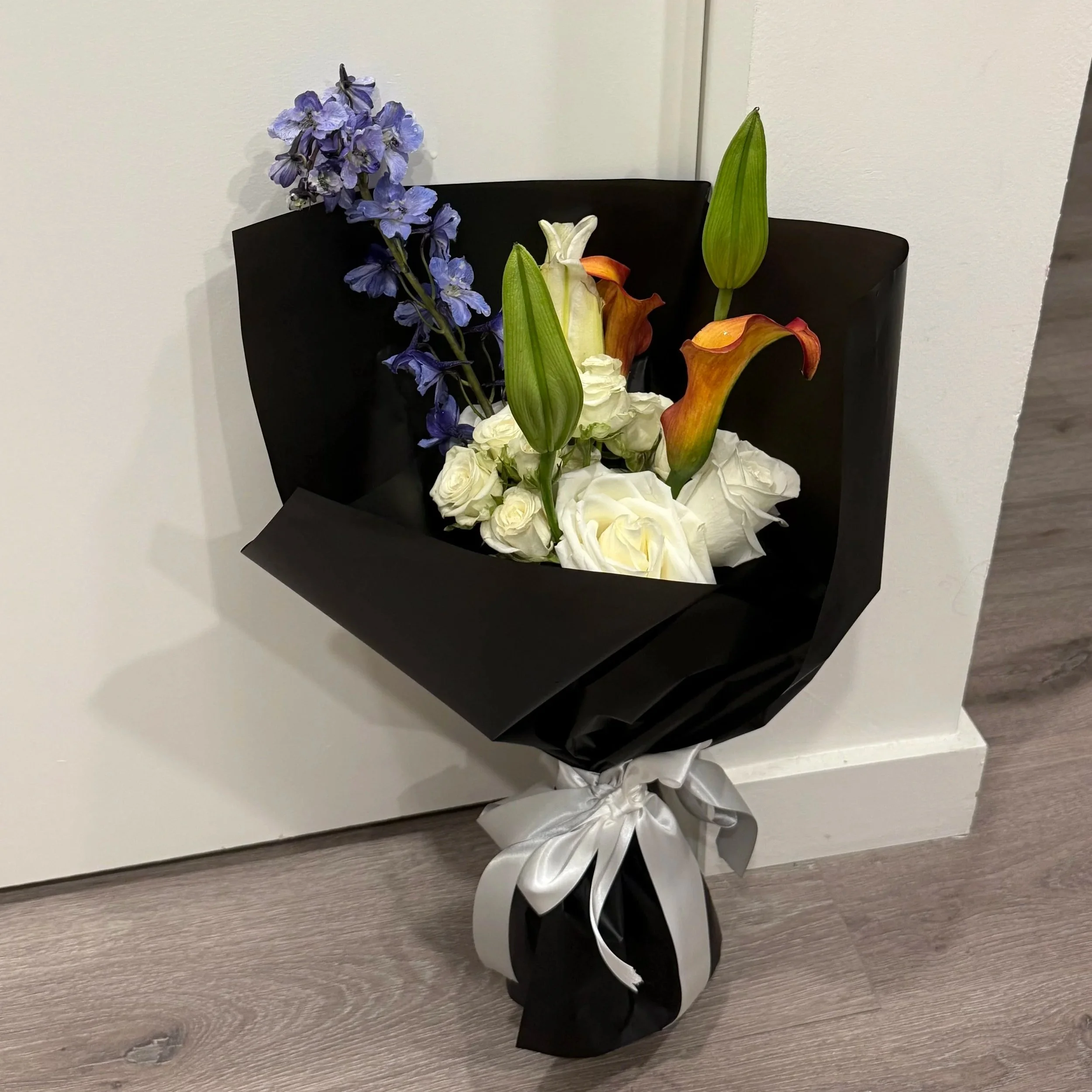 Midnight Drama
For city nights, sharp eyeliner, and moments that ask for something a little bolder than usual.