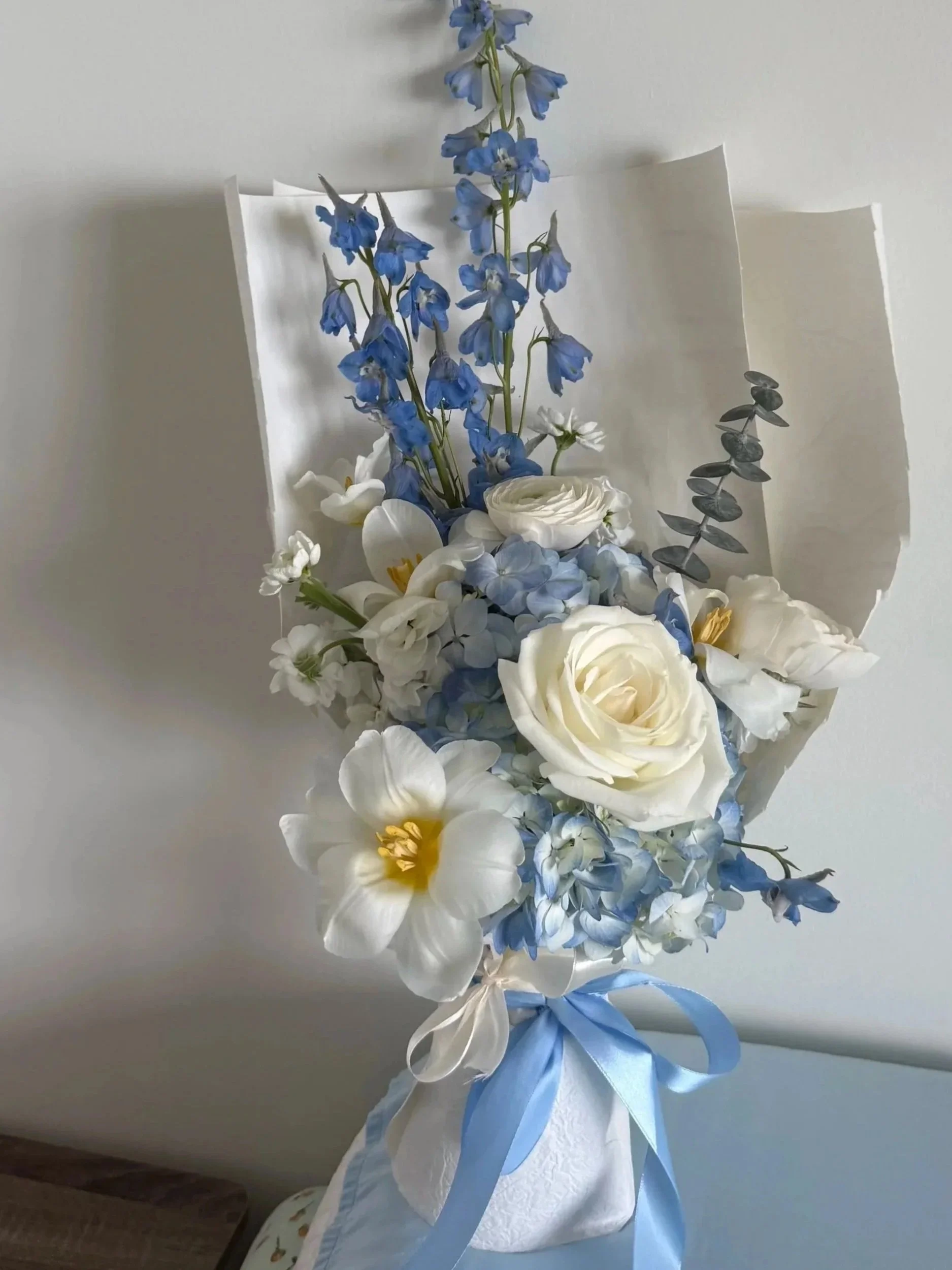 In shades of blue and white, this arrangement feels like a pause, subtle, tender, and filled with a quiet sense of calm.