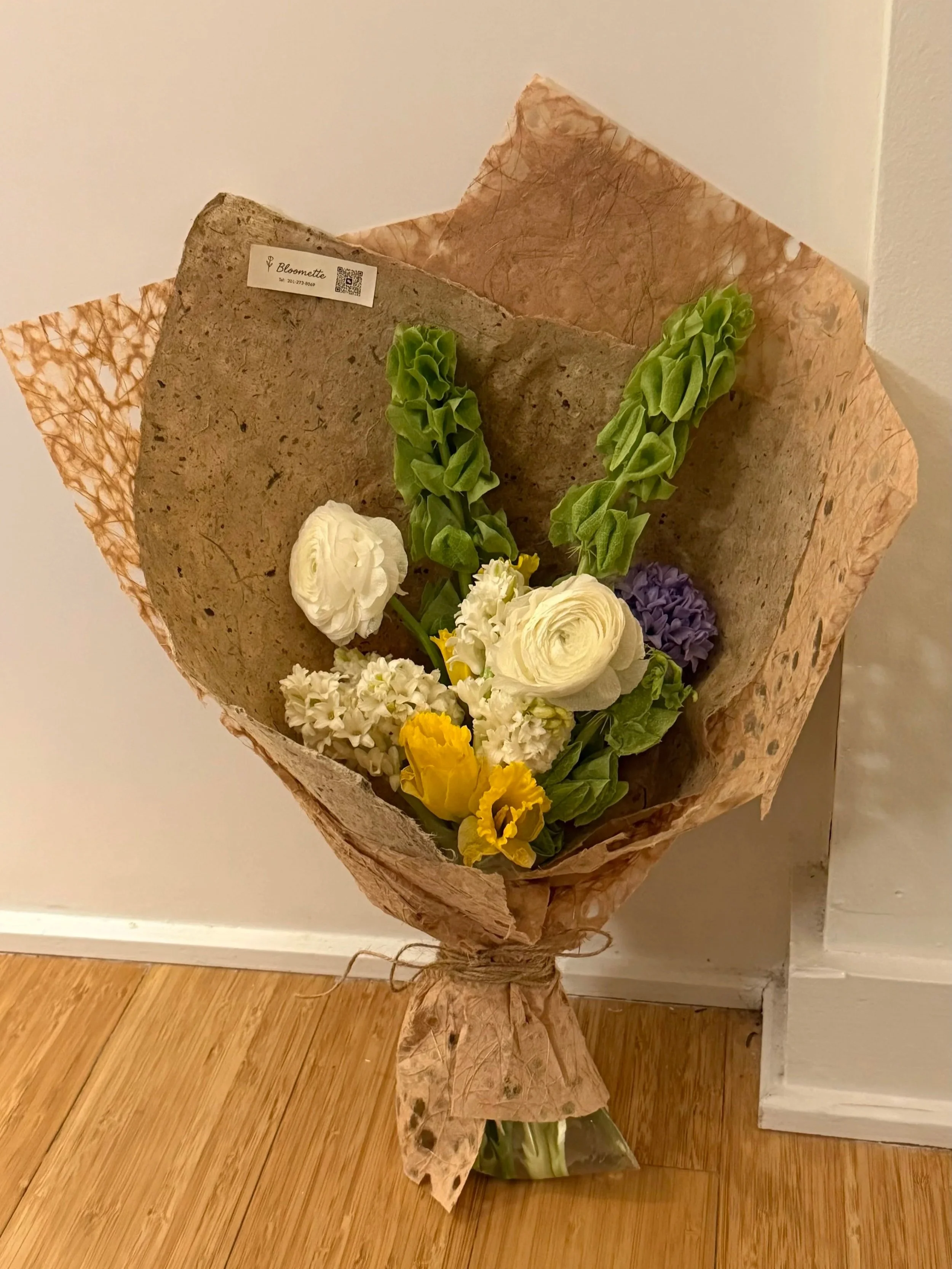 Earthy tones wrapped in raw texture, holding a sense of quiet warmth.
Simple, grounded, and honest, there’s a calm beauty in its natural imperfection.