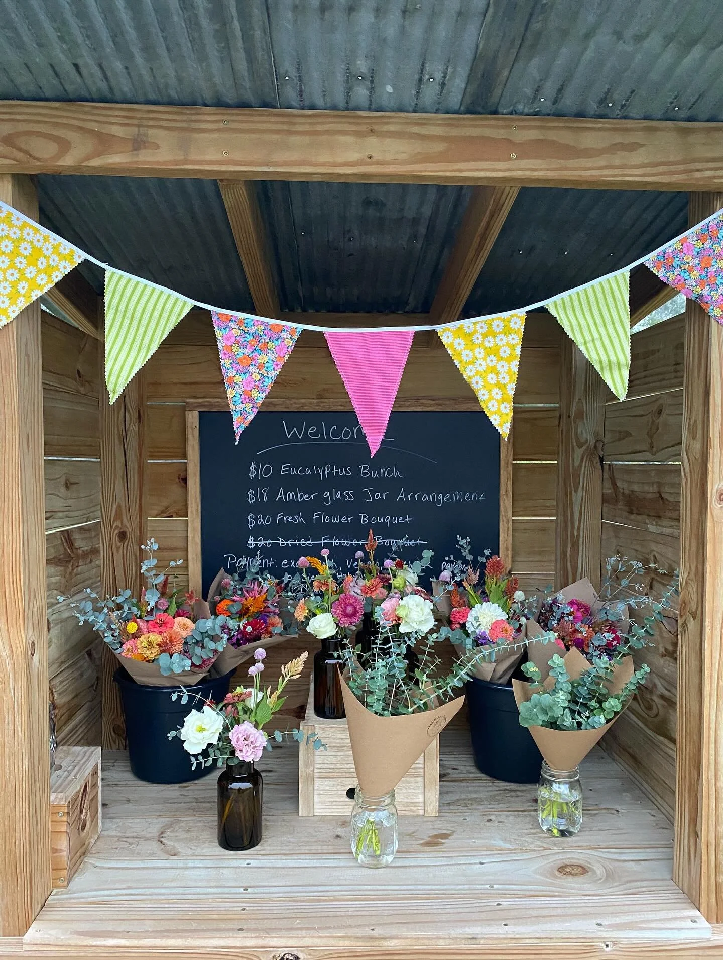 Flower stand is open for the last time this season! 

Today we have:

🌼$10 eucalyptus bunch 
🌼$18 amber glass jar arrangement 
🌼$20 fresh flower bouquet 

The flower stand is self serve and runs on your honor. We accept exact cash, check, or Venmo