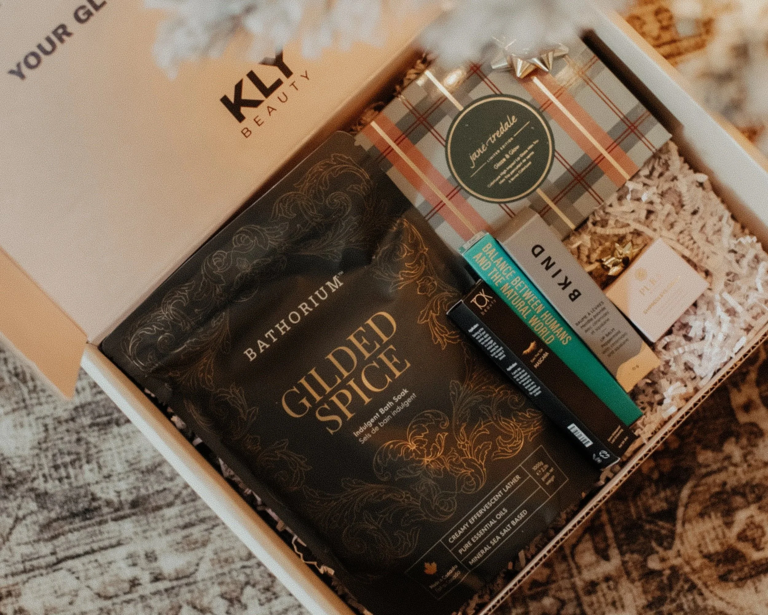 KLY+Beauty-Holiday+Beauty+Box-8.jpg