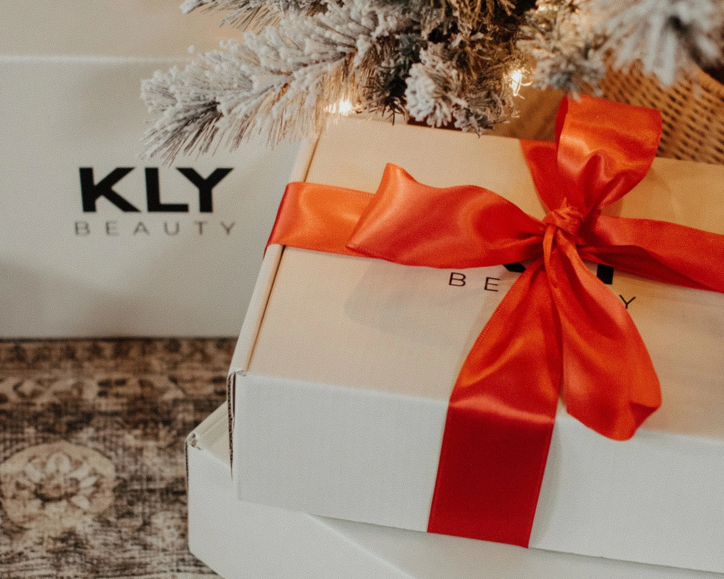 KLY+Beauty-Holiday+Beauty+Box-2.jpg