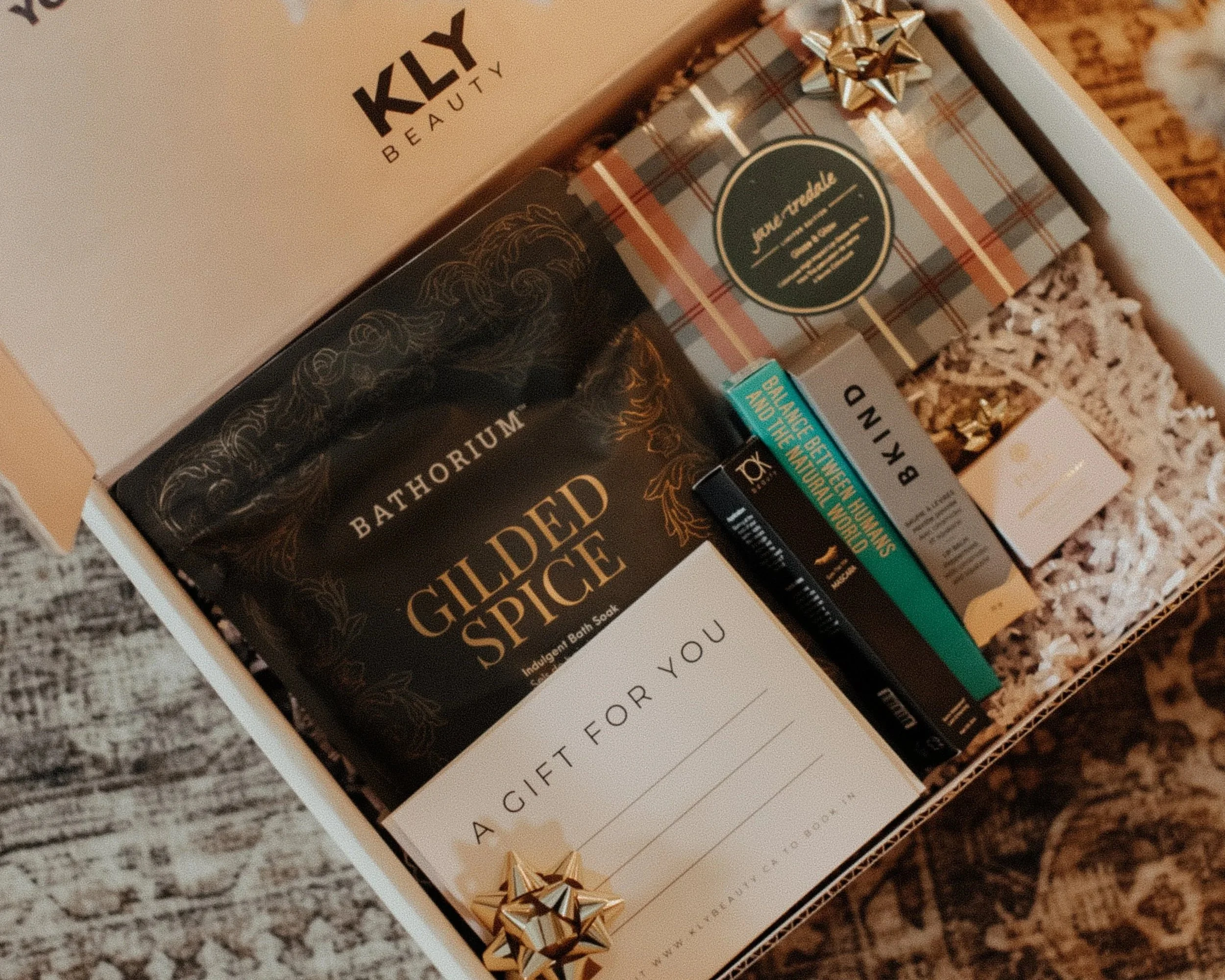 KLY+Beauty-Holiday+Beauty+Box-7.jpg