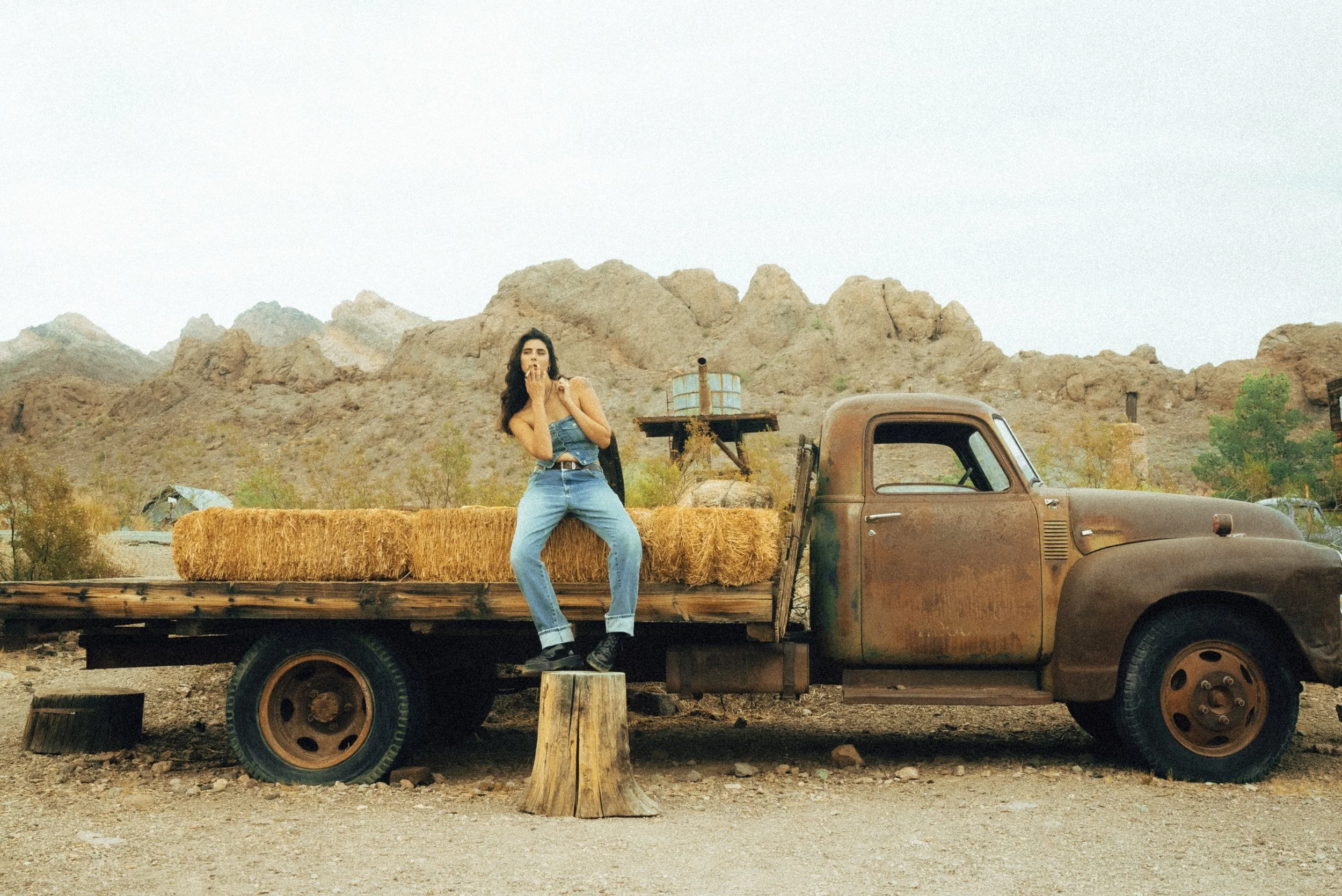 jeans outfit old cars-1.JPG