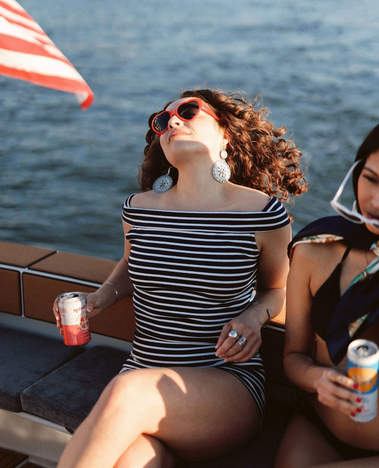 Nothing says summer like cold drinks, sunshine, and the sound of the water... and nothing else 🍒 American Pie is ready when you are—your easiest escape from the city, no passport required. Link in bio to book!