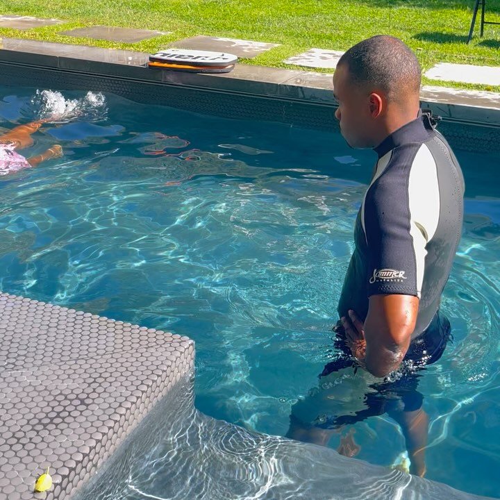 NEW SWIMMER ALERT‼️🔥

Y&rsquo;all, help us celebrate Randell, who just made a GAME-CHANGING transformation at our February Swim Clinic with @ttsswimschoolforall &amp; @msjayswims ! 🙌🏾

On Day 1, he was only comfortable swimming underwater. By Day 