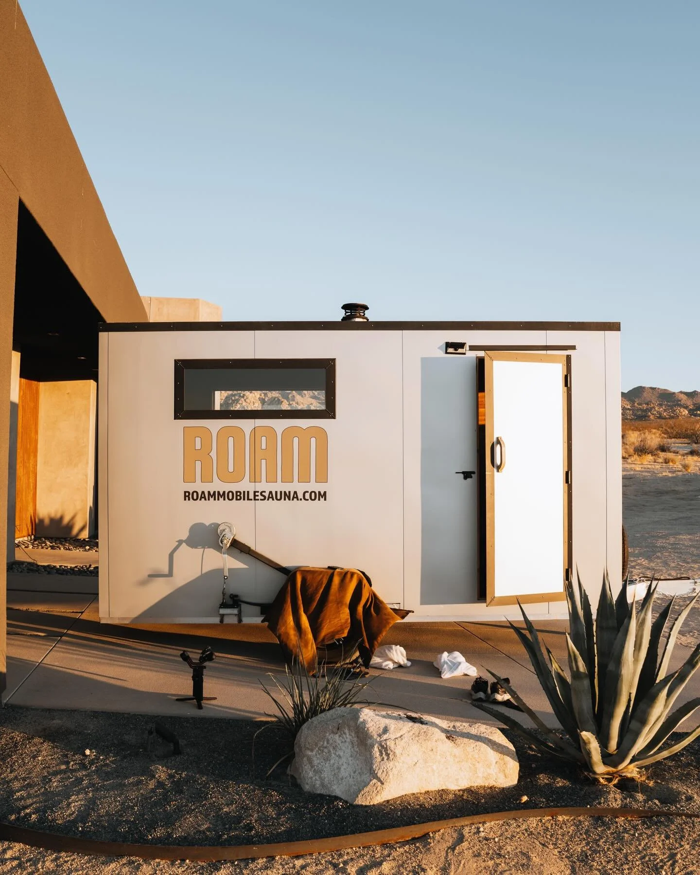 Private rentals have been rolling in lately and we&rsquo;re loving it 🔥 If you&rsquo;ve been thinking about booking the sauna for a beach day, event, or hang with friends, you can reach out through the link below or email us @ roammobilesauna@gmail.