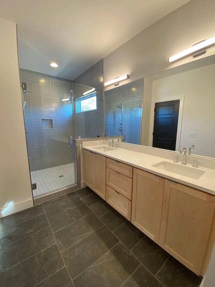 6460 primary bathroom 2.jpeg