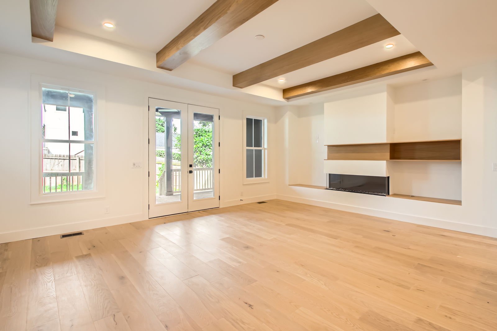 433B Croley Dr - Web Quality - 006 - 09 Living Room.jpg
