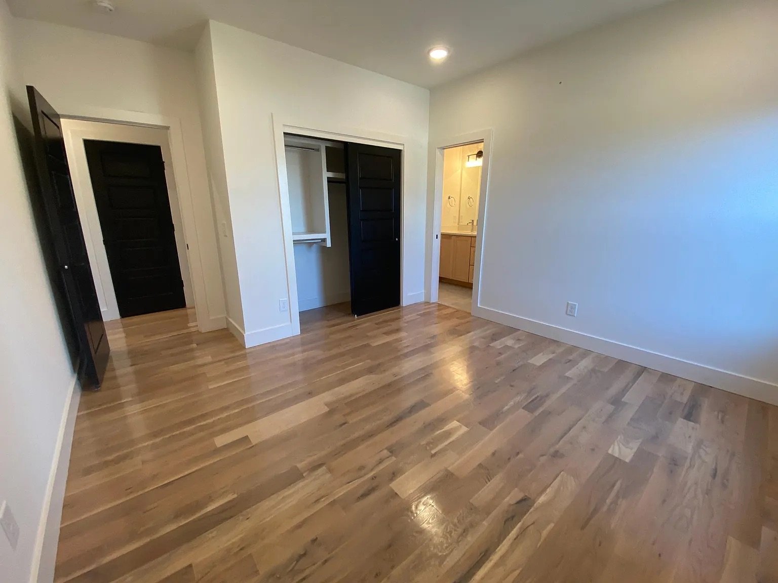 6460 bedroom 4.jpeg