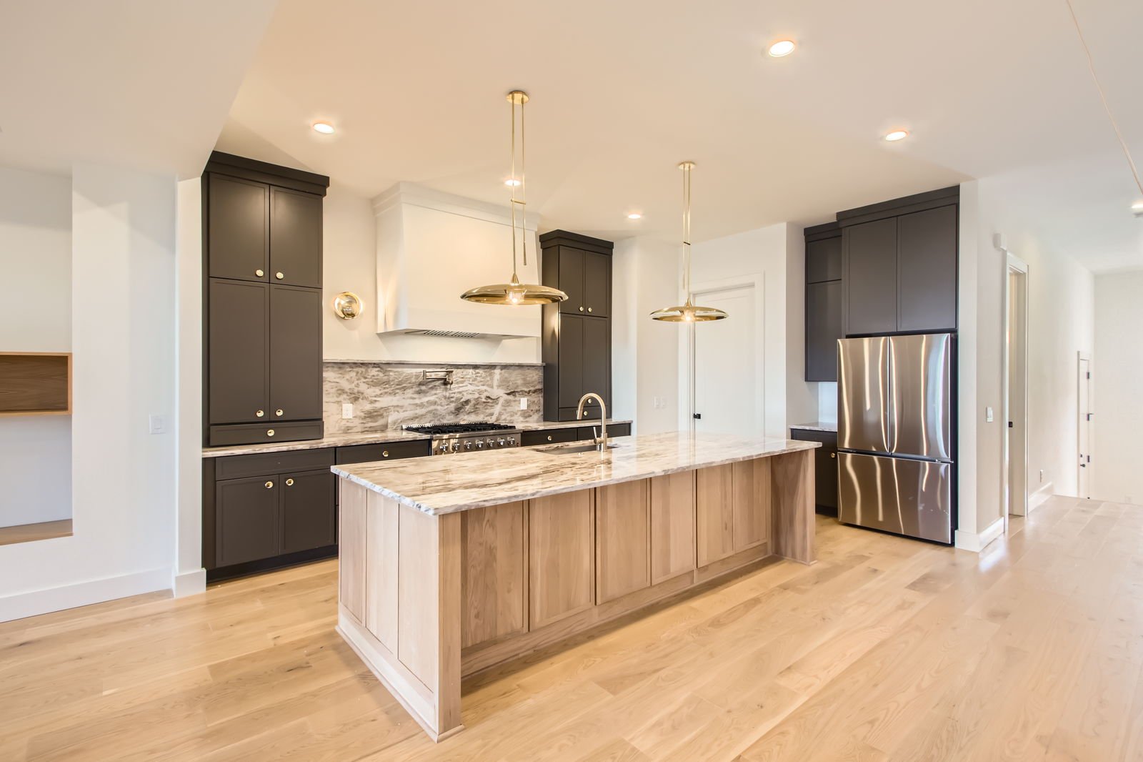 433B Croley Dr - Web Quality - 009 - 14 Kitchen.jpg