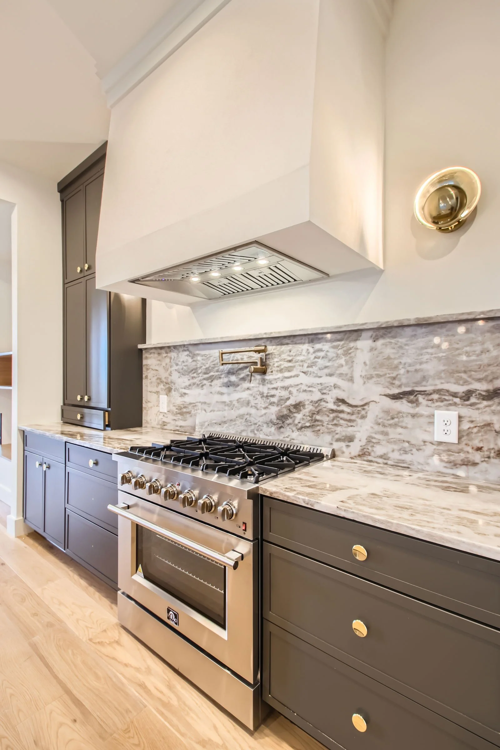 433B Croley Dr - Web Quality - 012 - 18 Kitchen.jpg
