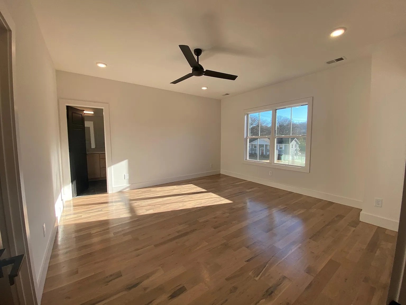 6460 bedroom.jpeg
