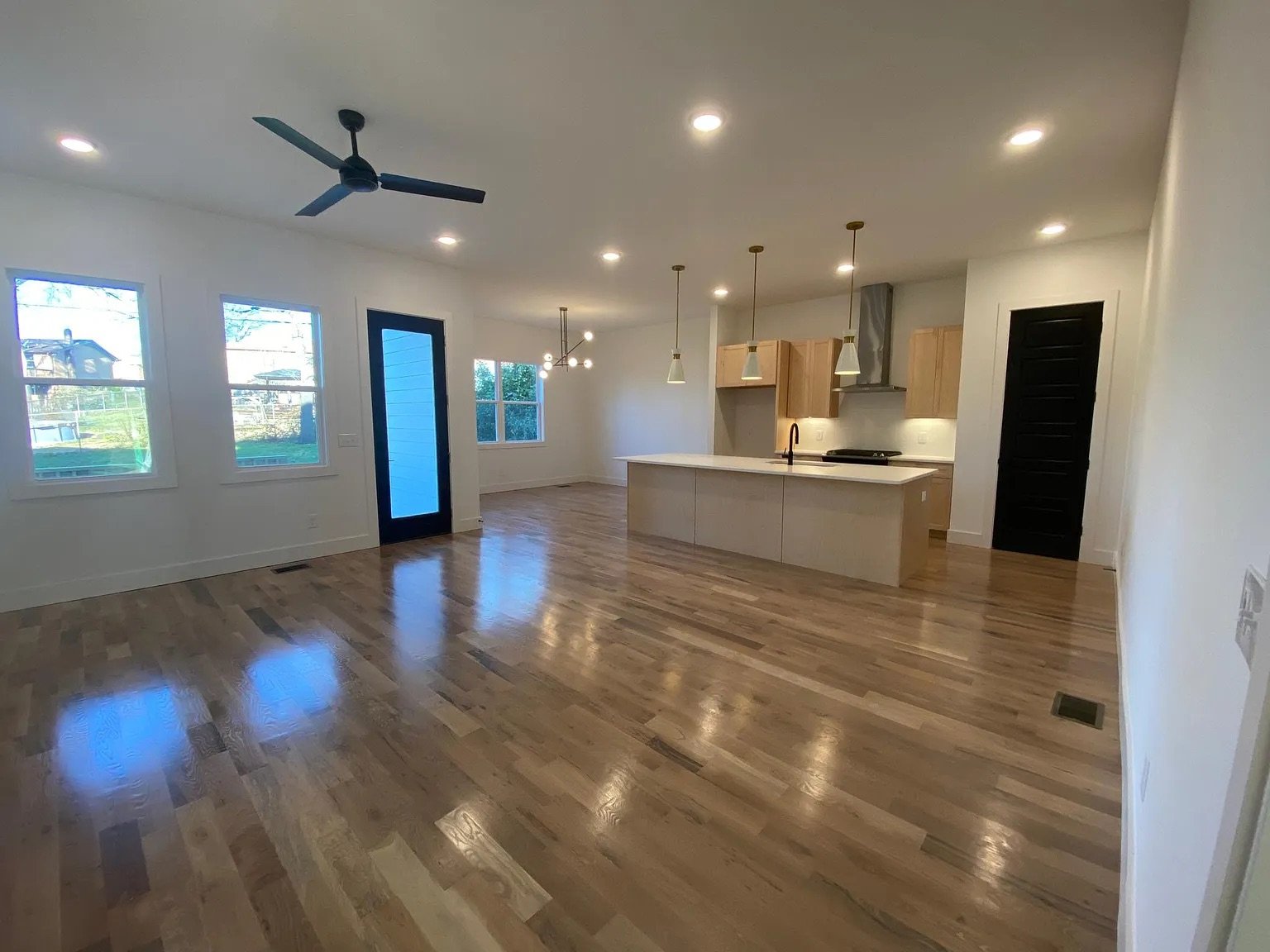 6460 Thunderbird Kitchen 1 .jpeg