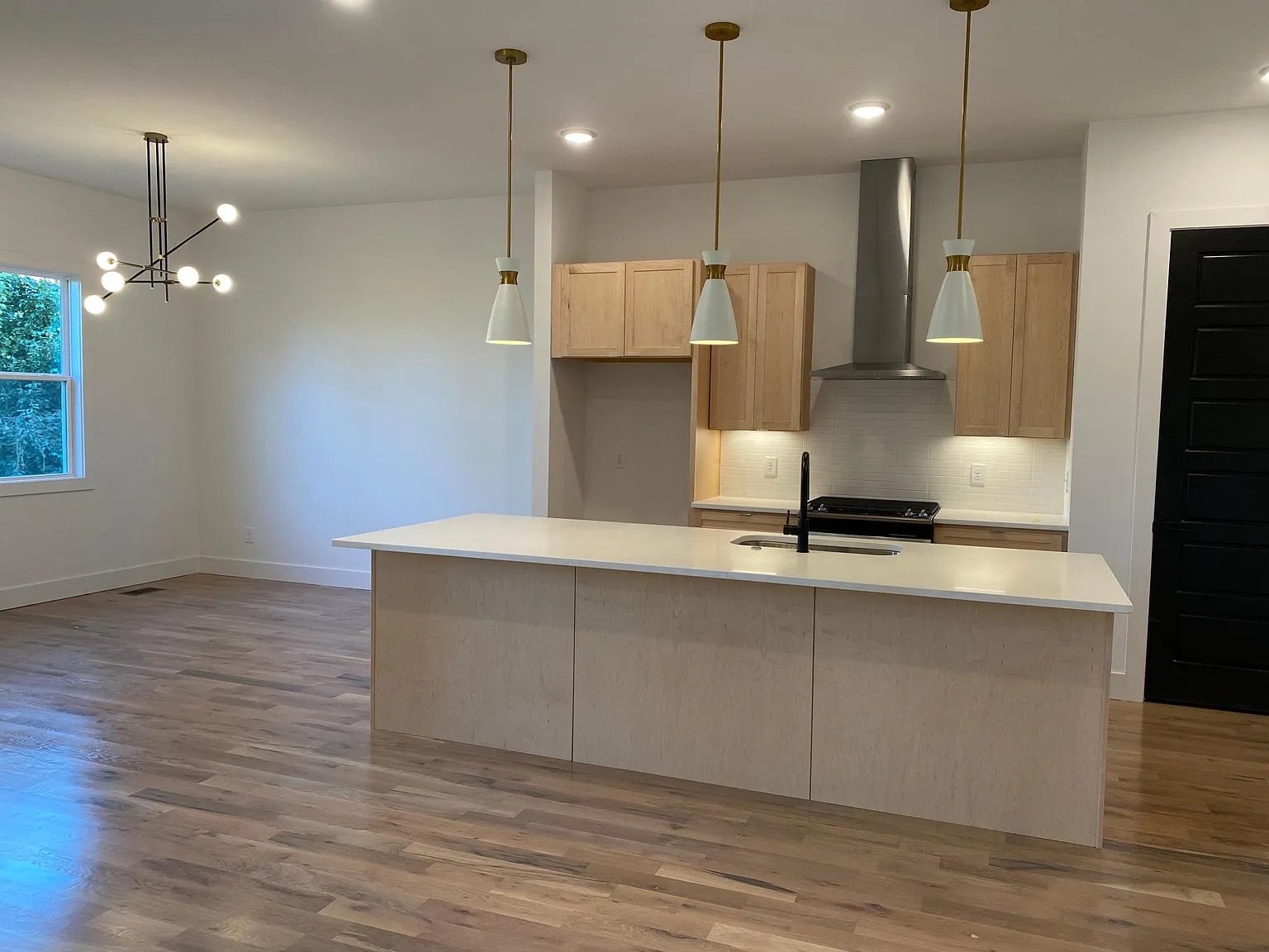 6460 Thunderbird kitchen 2.jpeg
