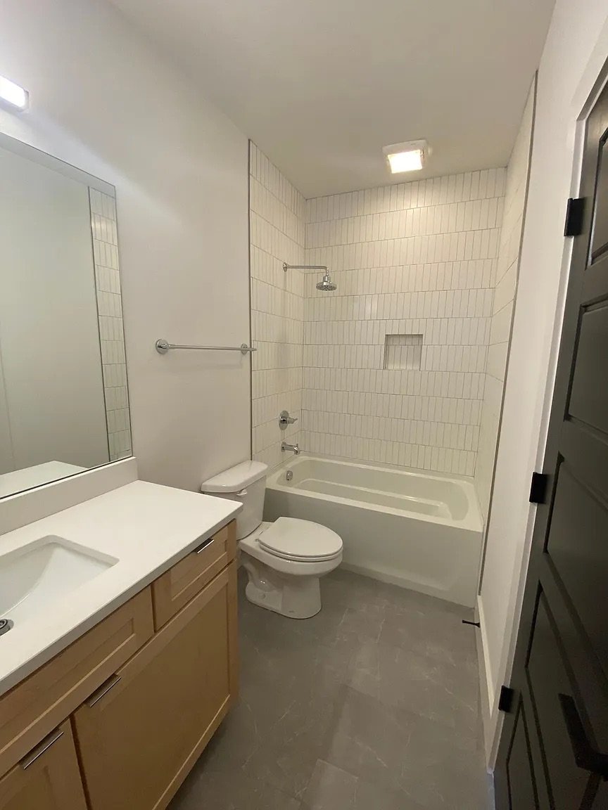 6460 bathroom 2.jpeg