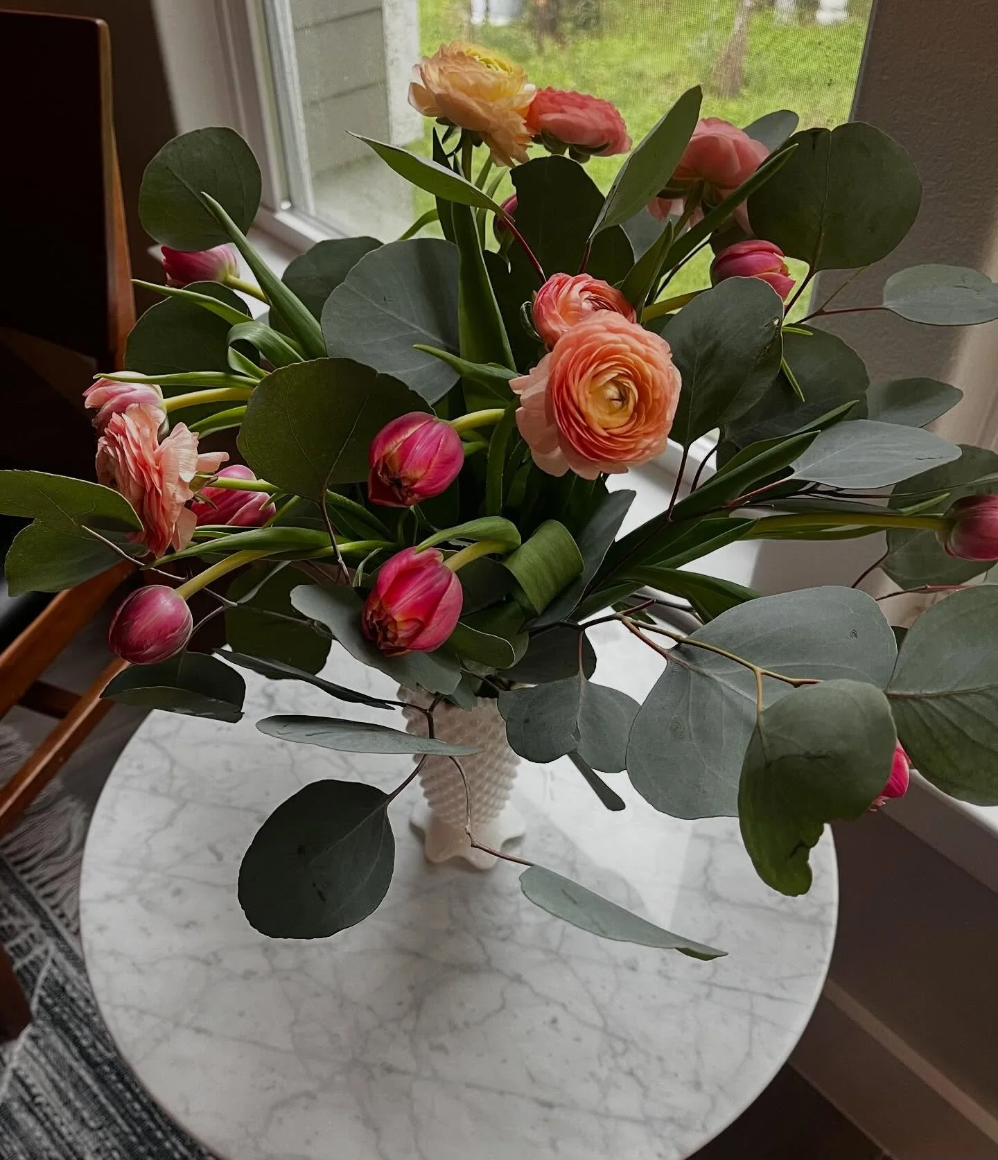 Rainy weekends call for fresh spring blooms and cozy spaces. Thankful for the rain. 🌿🌸

#springfeels #organizedhome #flowers #wimberleytx