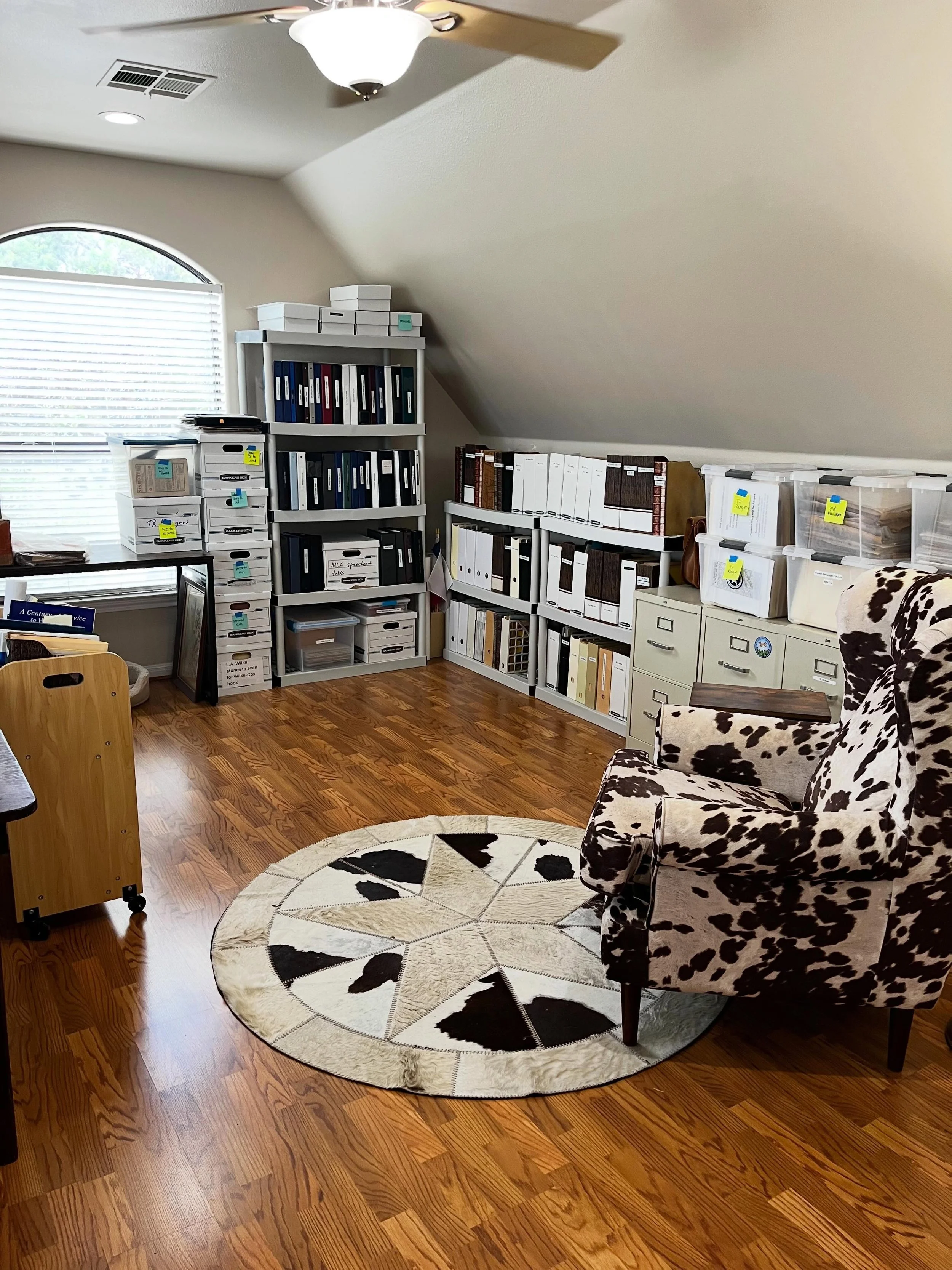 AFTER/BEFORE 

Not every organizing project is about getting rid of everything.⁣
⁣
This client has spent decades collecting family history, research, documents, photographs, and archives that matter deeply to him.⁣
⁣
Our goal wasn&rsquo;t minimalism,
