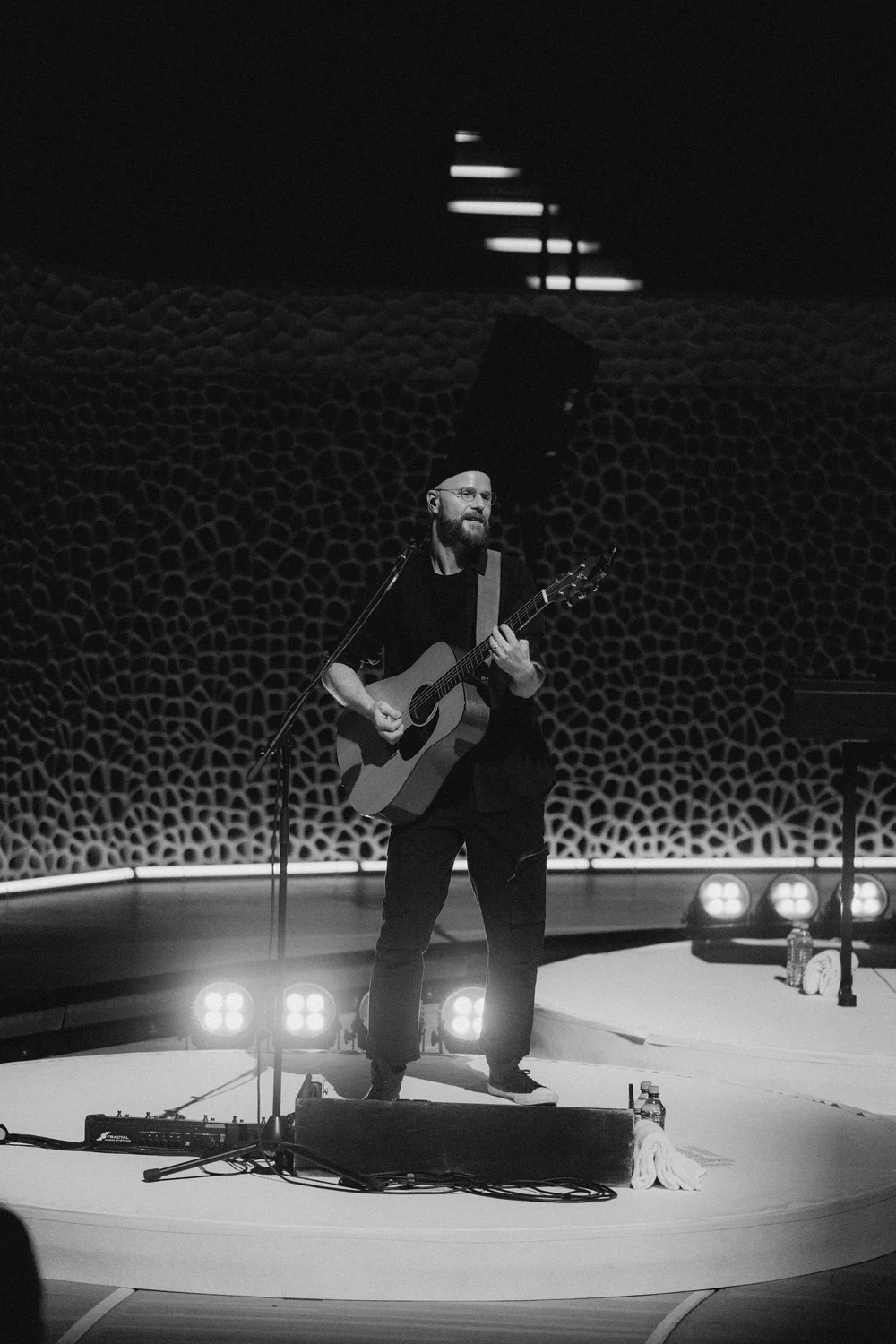 Christian Heidenbauer with acoustic guitar on stage at the Elbphilharmonie