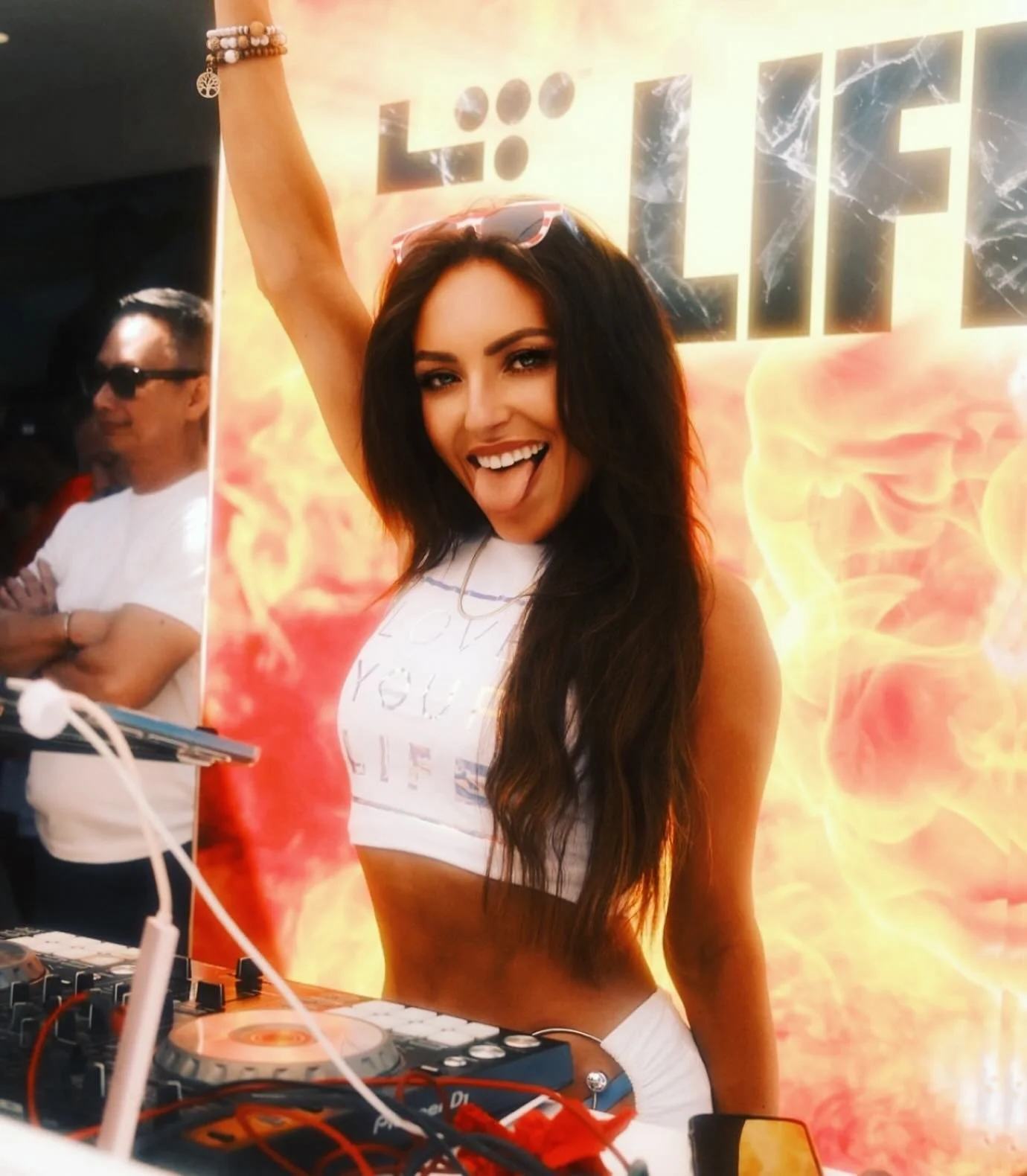 Holiday weekend letsssss goooooo! 🥳🥳 #lettherebemusic 
📸 @nicksimsmedia