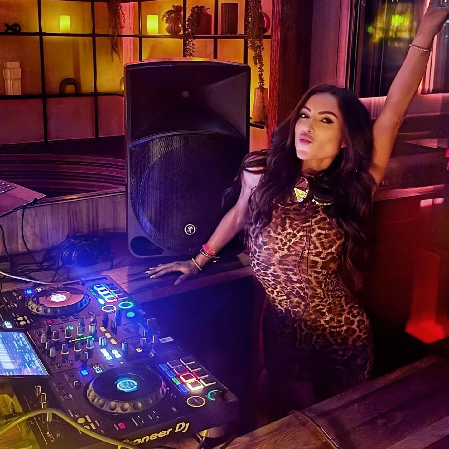 Back in my favorite office 🥳💃🎶 #lettherebemusic