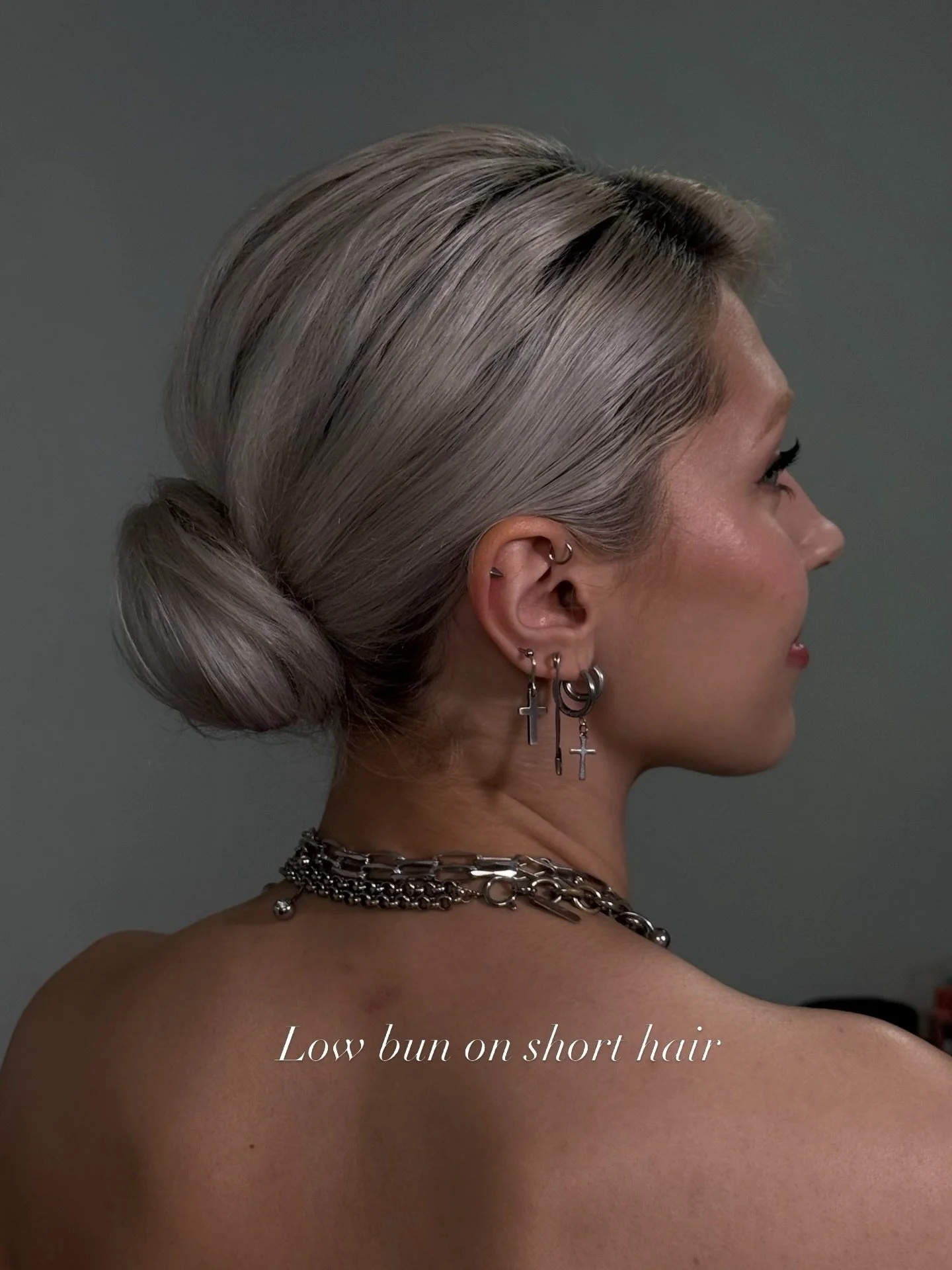 Swipe to see before

Low bun on a short hair 😍