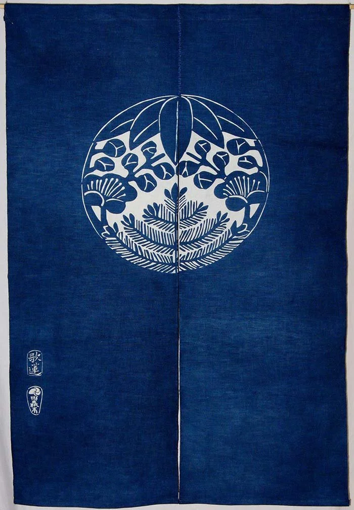 Three friends crest.jpg